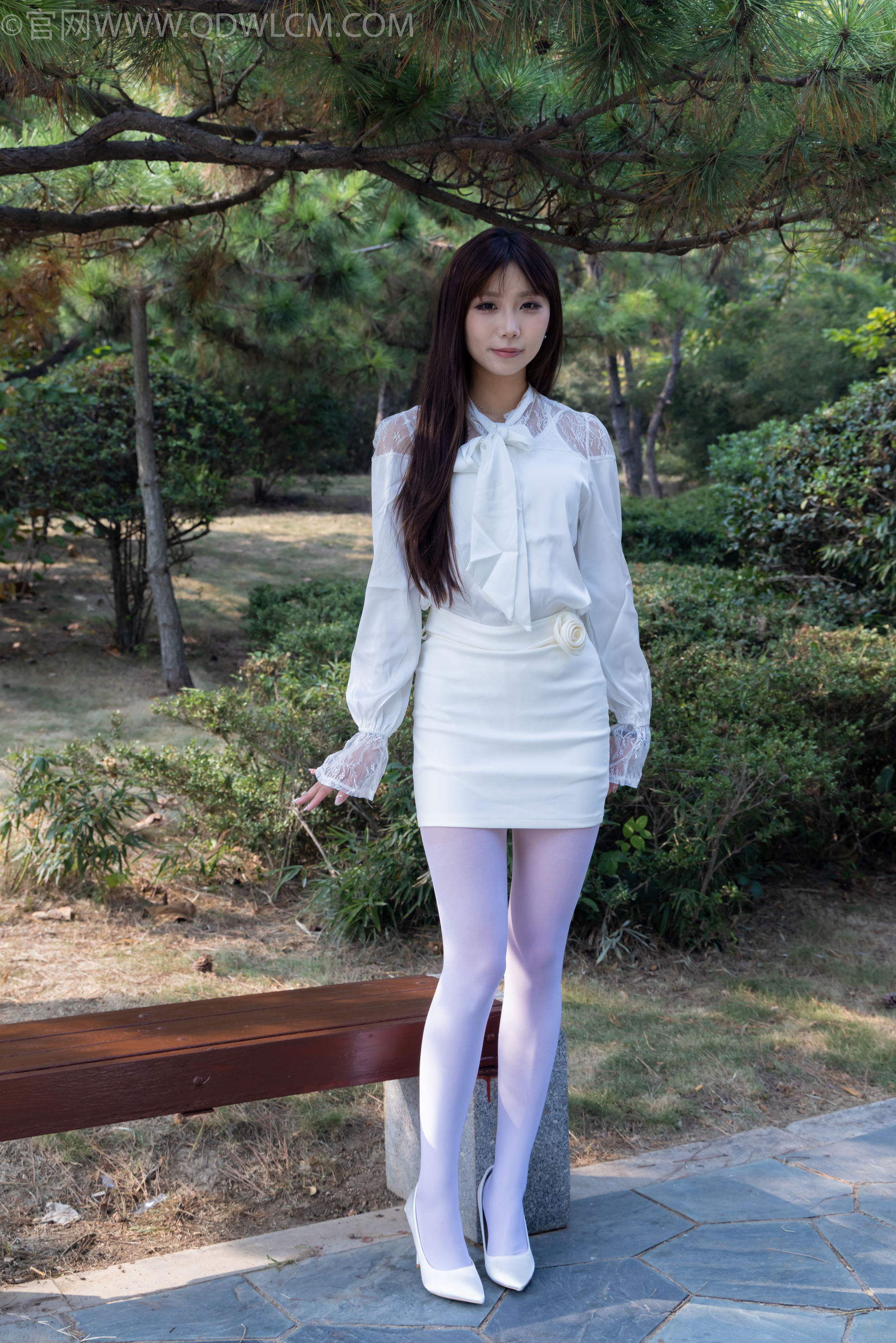 物恋传媒 No.2271 泡泡 -高跟鞋、厚白丝、户外/(261P)