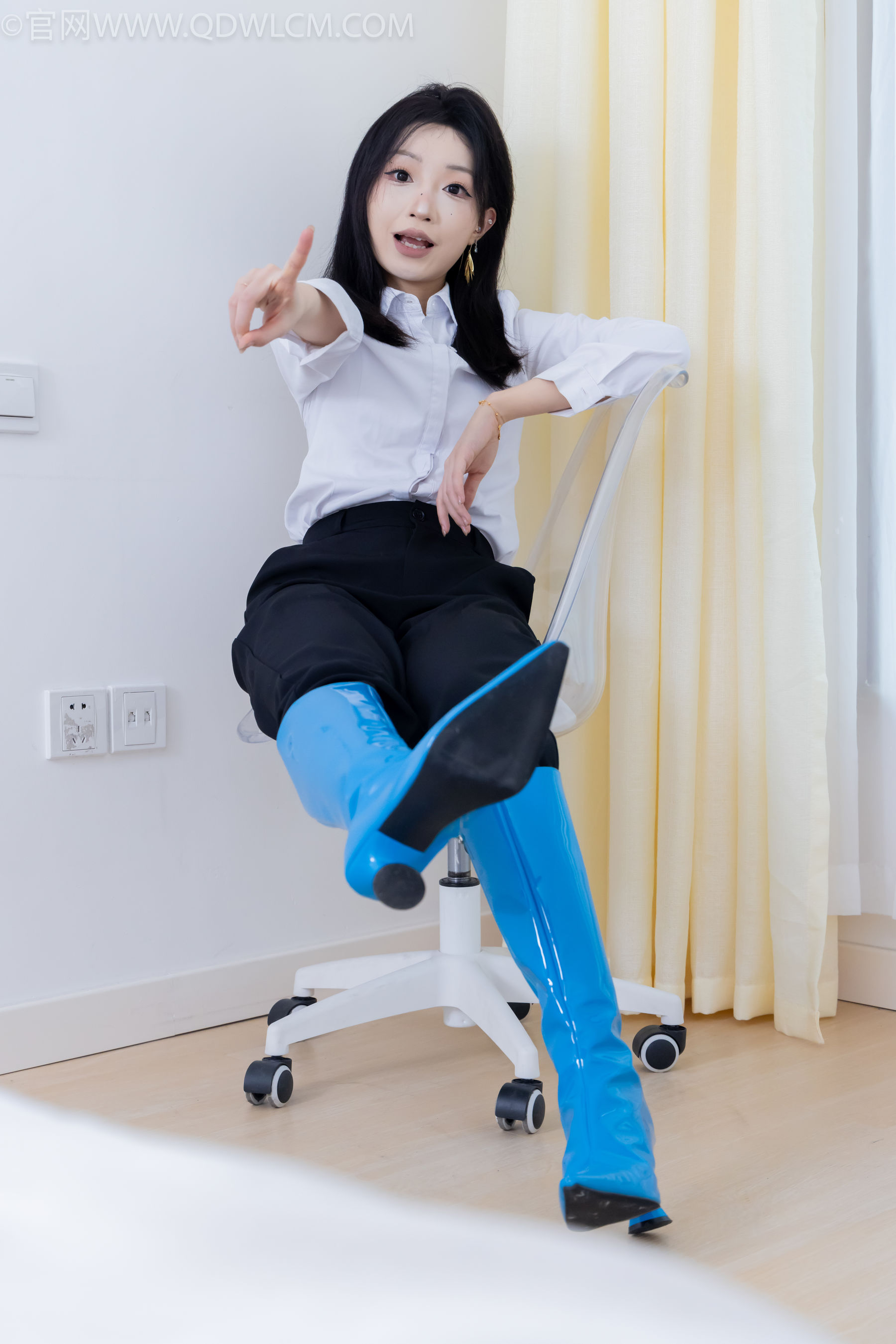 物恋传媒 No.2267 嘟嘟 -高跟长靴、薄黑丝/(238P)