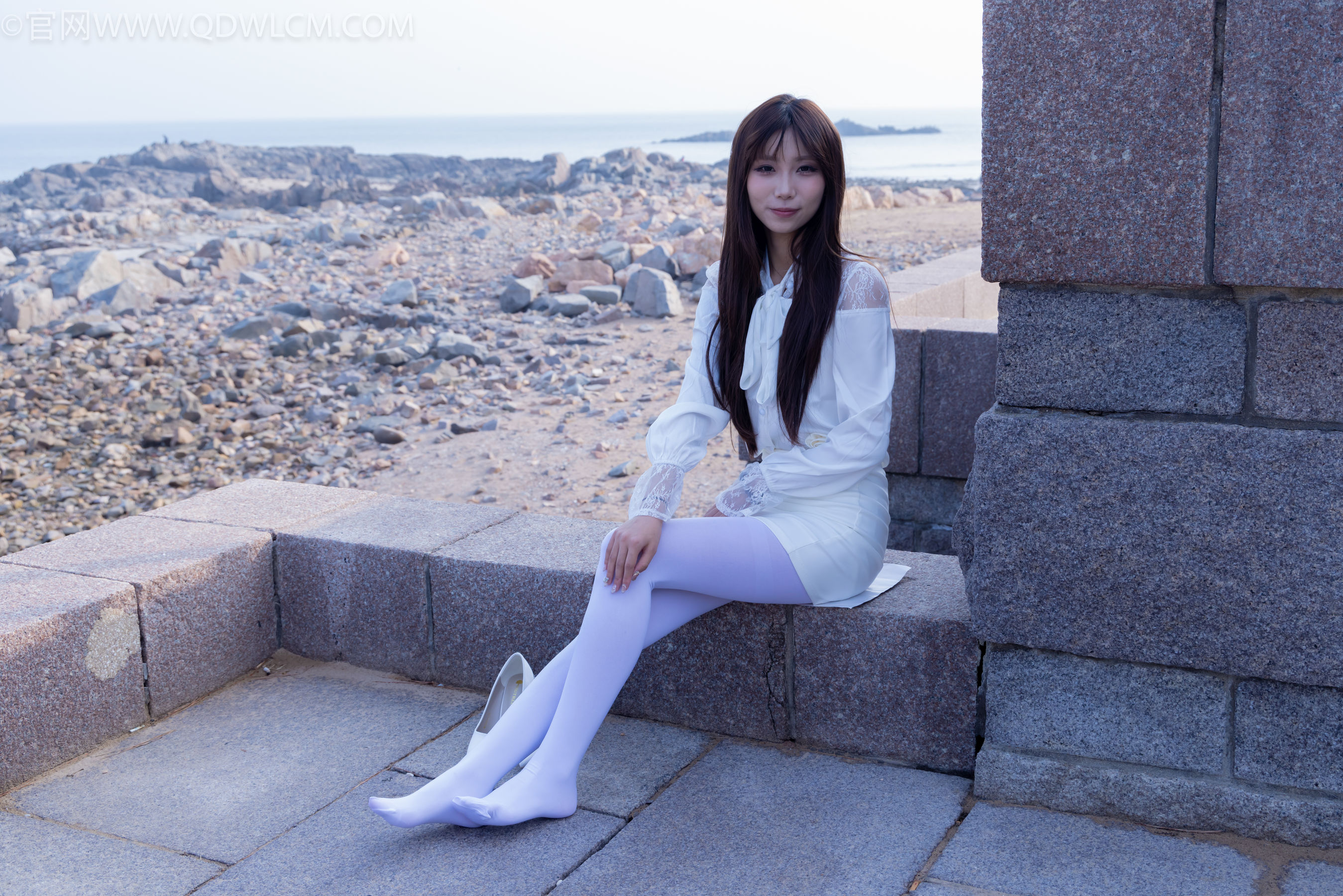 物恋传媒 No.2271 泡泡 -高跟鞋、厚白丝、户外/(261P)