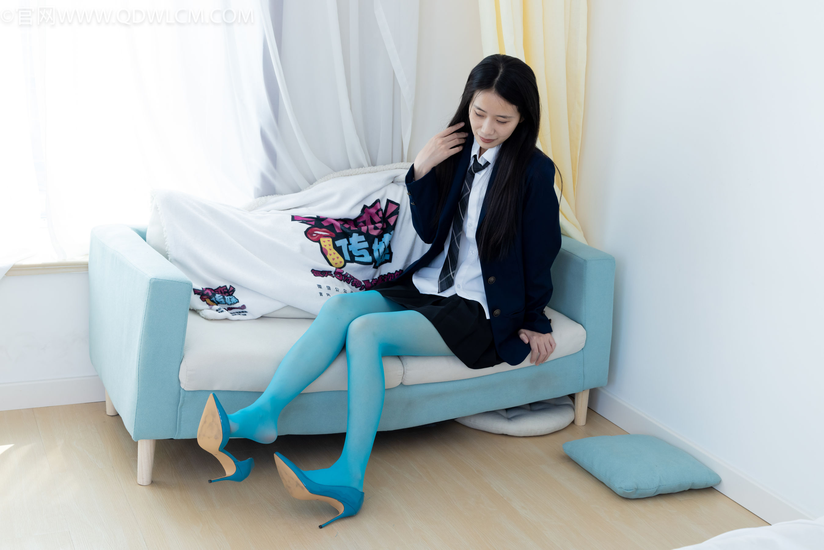 物恋传媒 No.2269 菜菜 -高跟鞋、薄蓝绿色丝、胶带绑脚踝老头乐挠脚剧情/(151P)