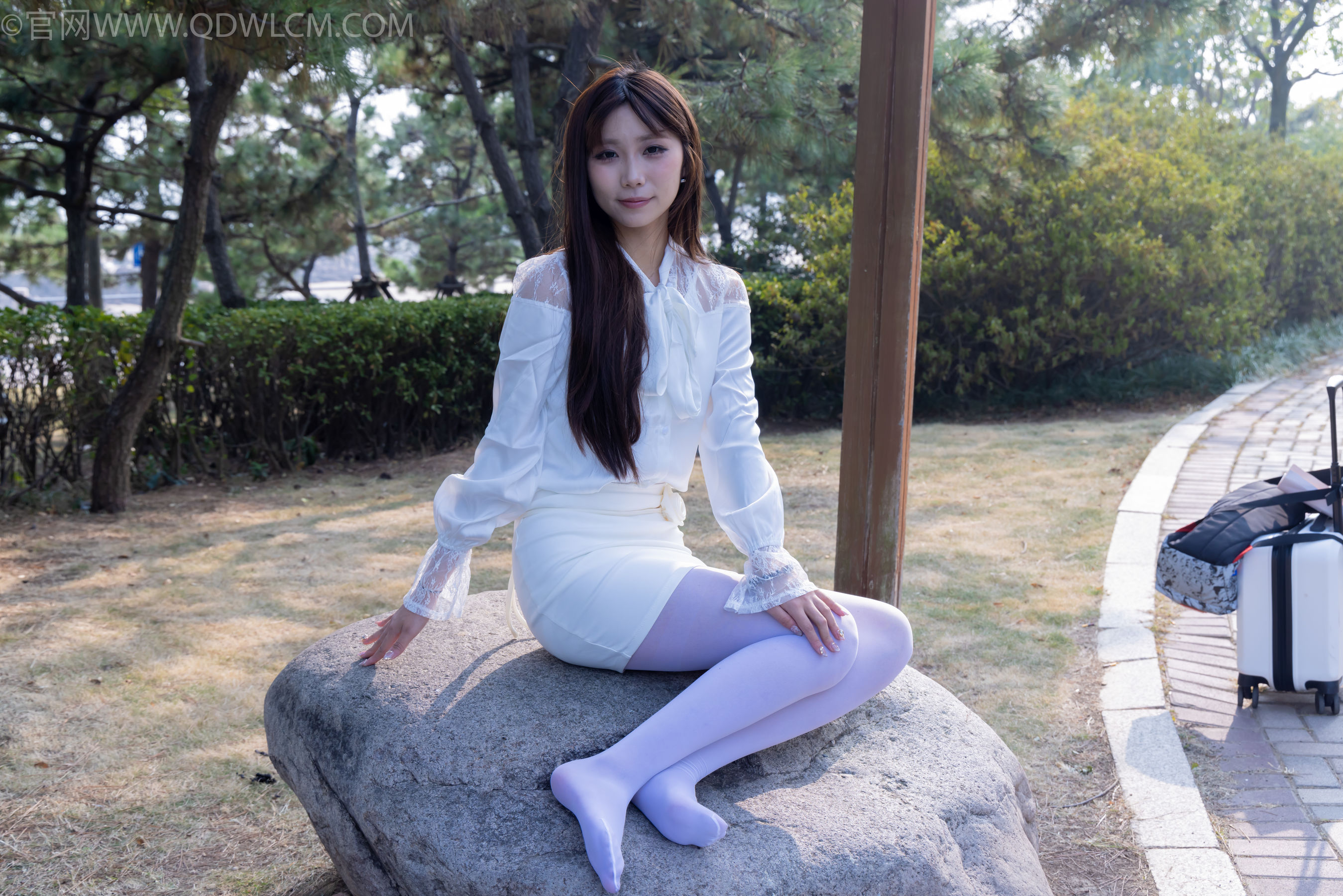 物恋传媒 No.2271 泡泡 -高跟鞋、厚白丝、户外/(261P)