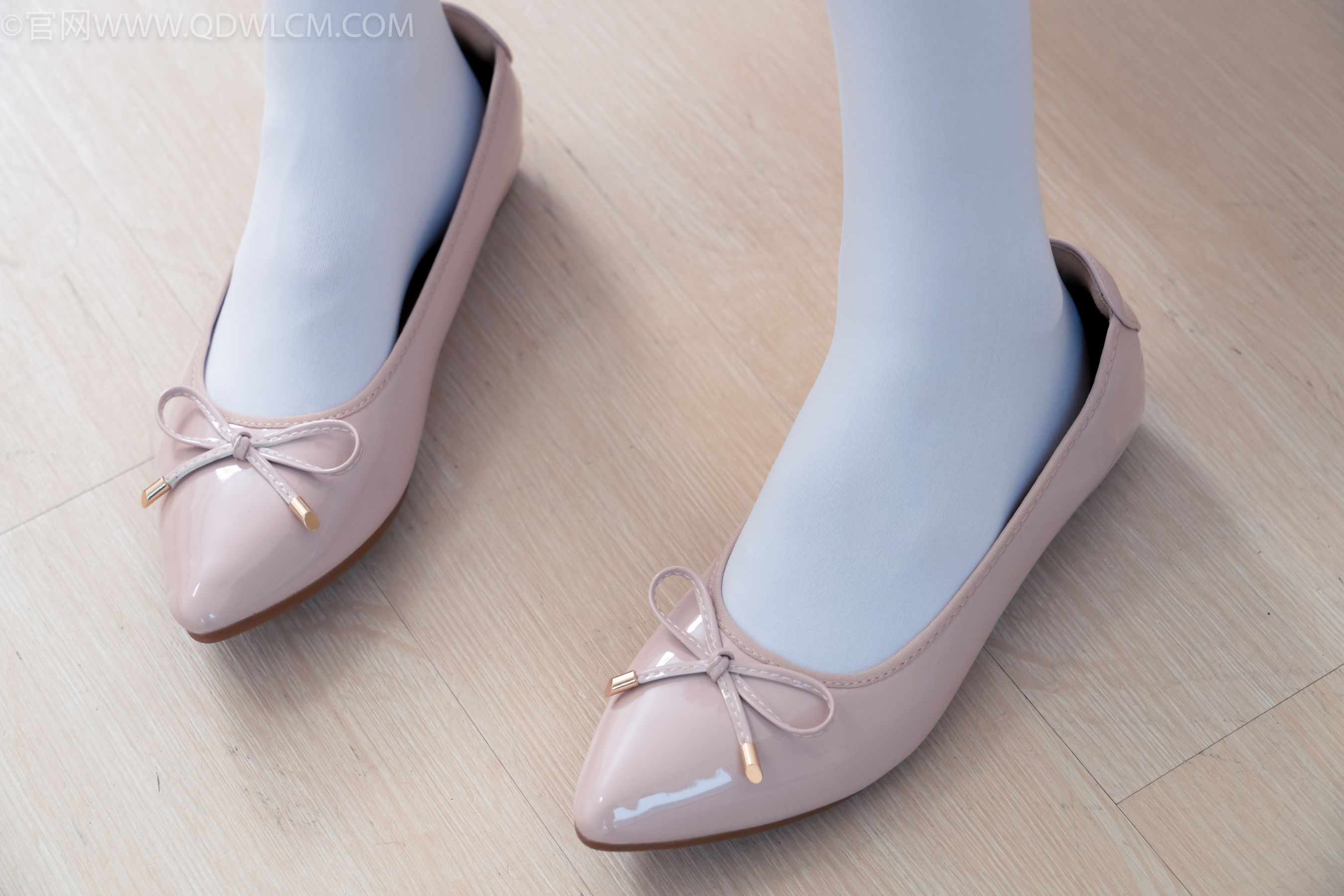 物恋传媒 No.2268 茯苓 -平底鞋、厚白丝、皮筋绑脚老头乐挠脚剧情/(169P)