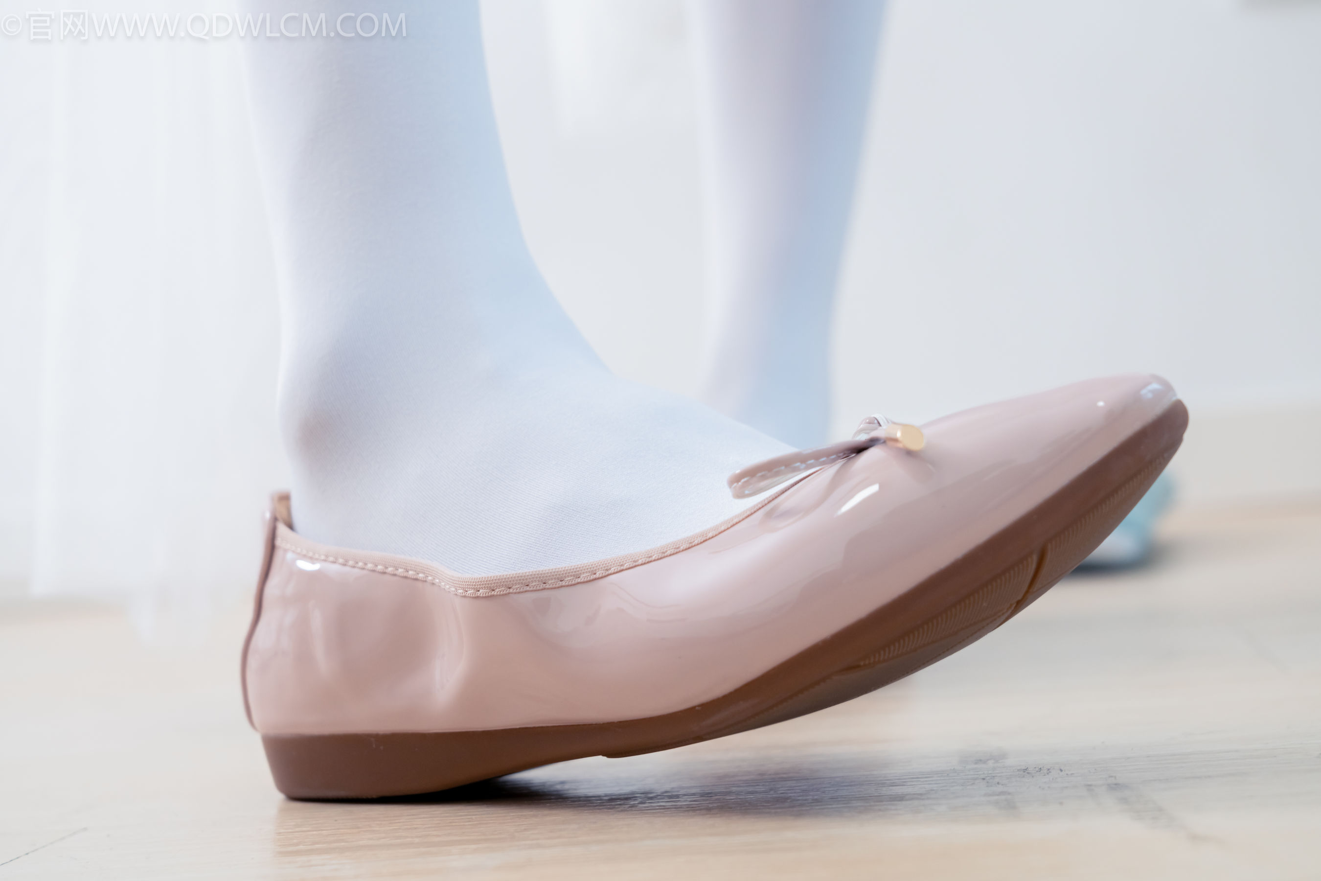 物恋传媒 No.2268 茯苓 -平底鞋、厚白丝、皮筋绑脚老头乐挠脚剧情/(169P)