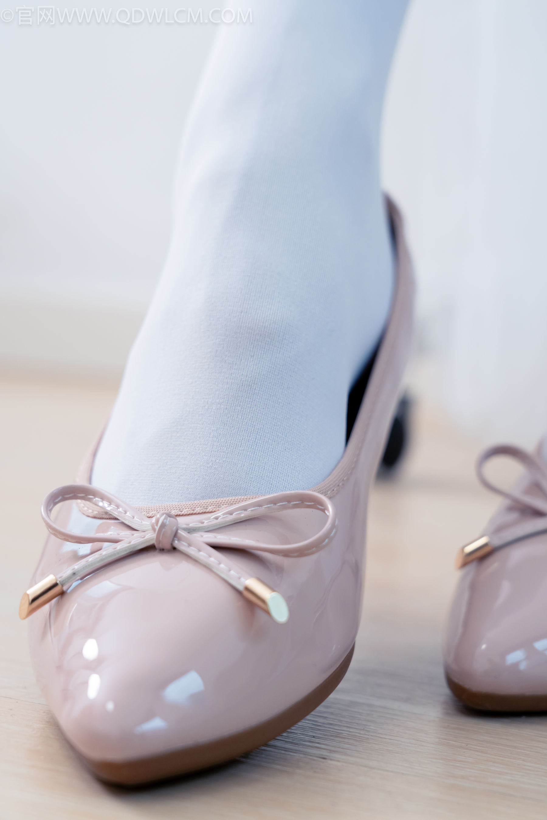 物恋传媒 No.2268 茯苓 -平底鞋、厚白丝、皮筋绑脚老头乐挠脚剧情/(169P)