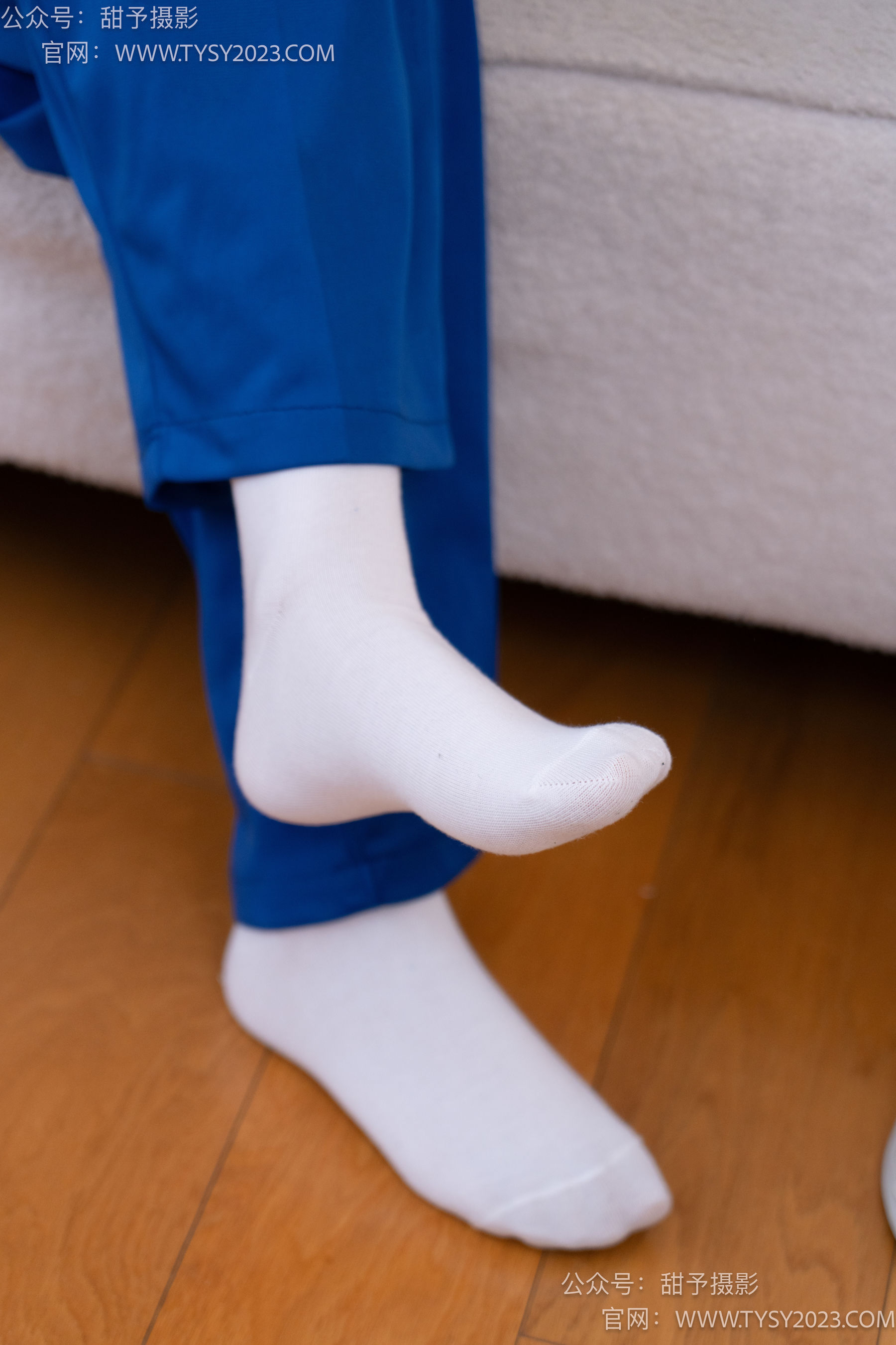 甜予摄影 No.102 澜澜 - 板鞋、白棉袜、肉丝（脚尖微加固款）/(126P)