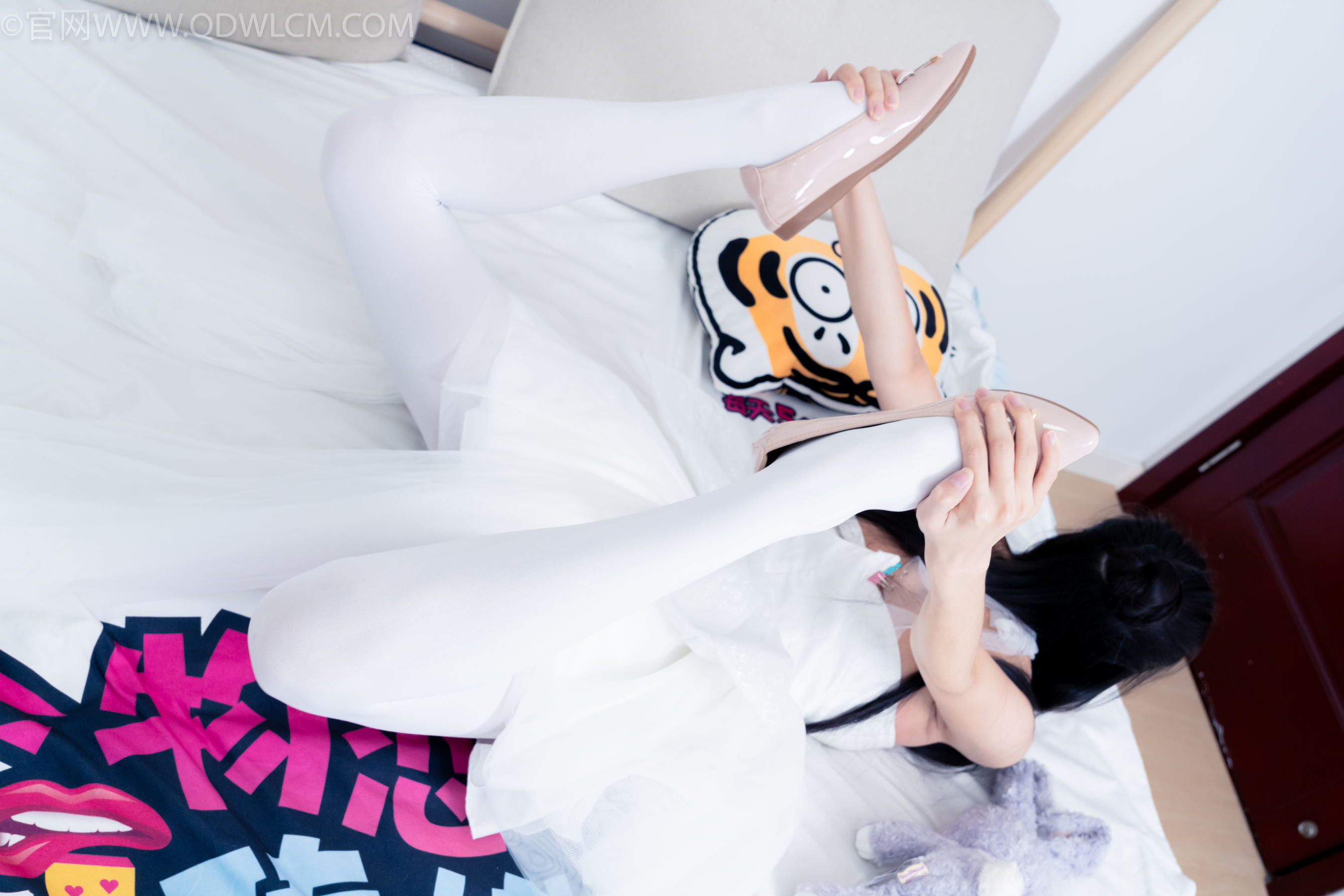 物恋传媒 No.2268 茯苓 -平底鞋、厚白丝、皮筋绑脚老头乐挠脚剧情/(169P)