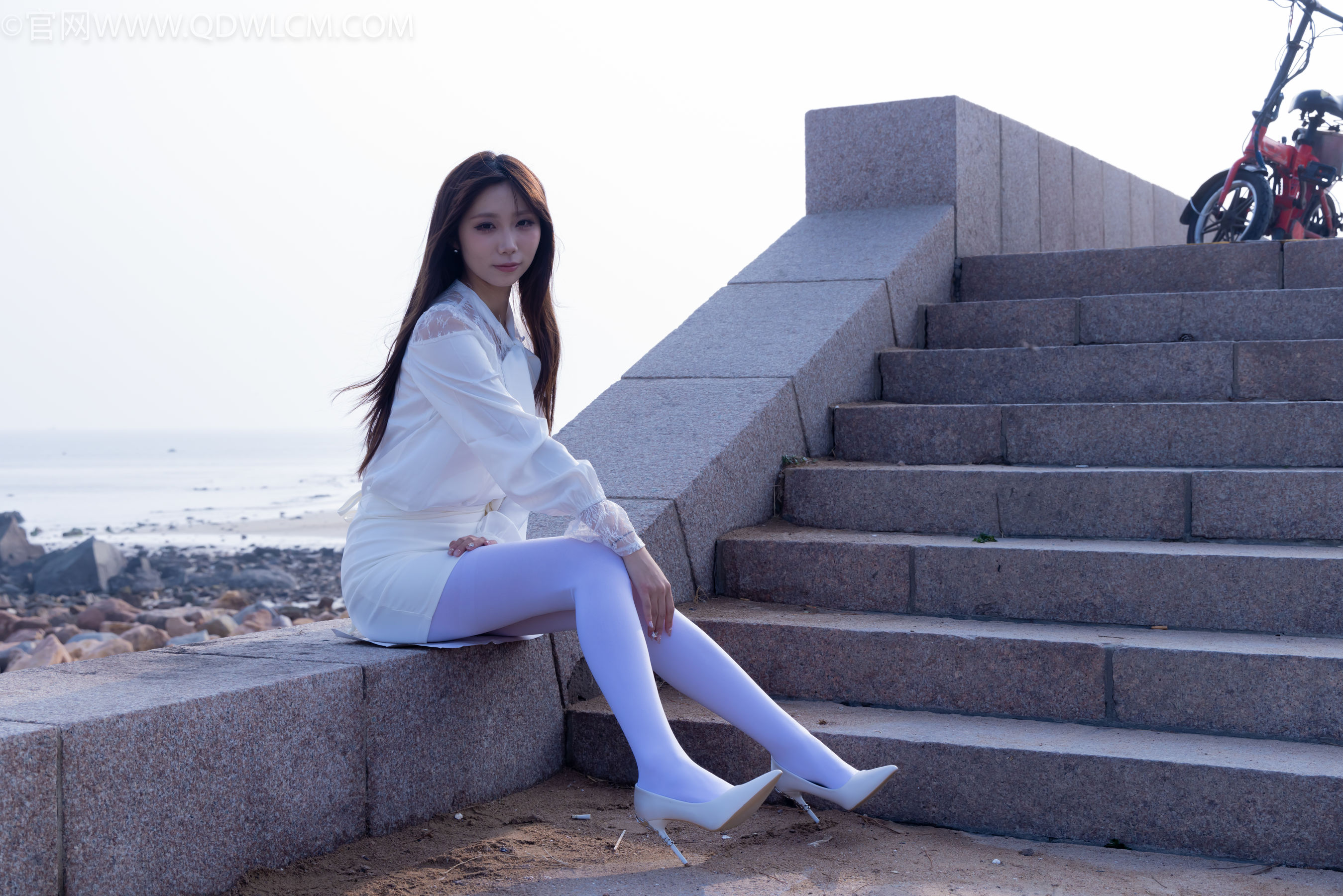 物恋传媒 No.2271 泡泡 -高跟鞋、厚白丝、户外/(261P)