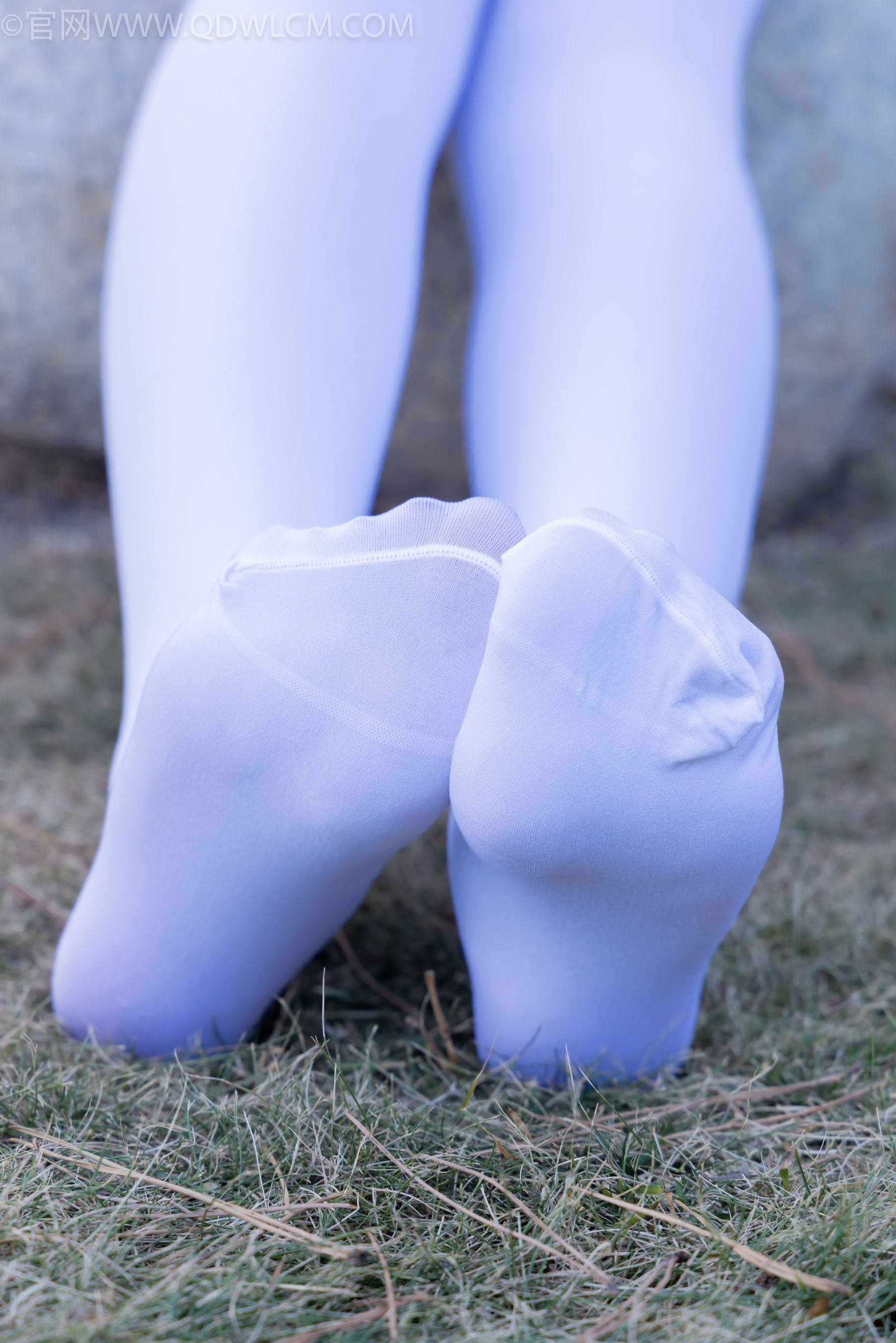 物恋传媒 No.2271 泡泡 -高跟鞋、厚白丝、户外/(261P)