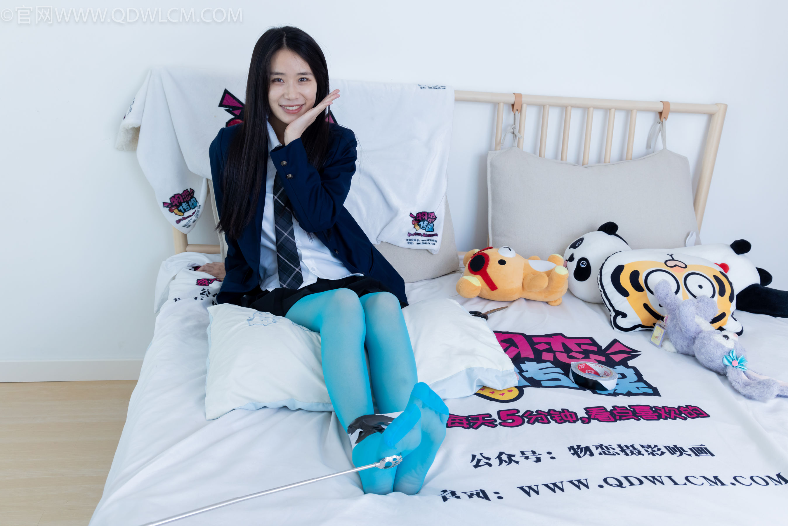 物恋传媒 No.2269 菜菜 -高跟鞋、薄蓝绿色丝、胶带绑脚踝老头乐挠脚剧情/(151P)