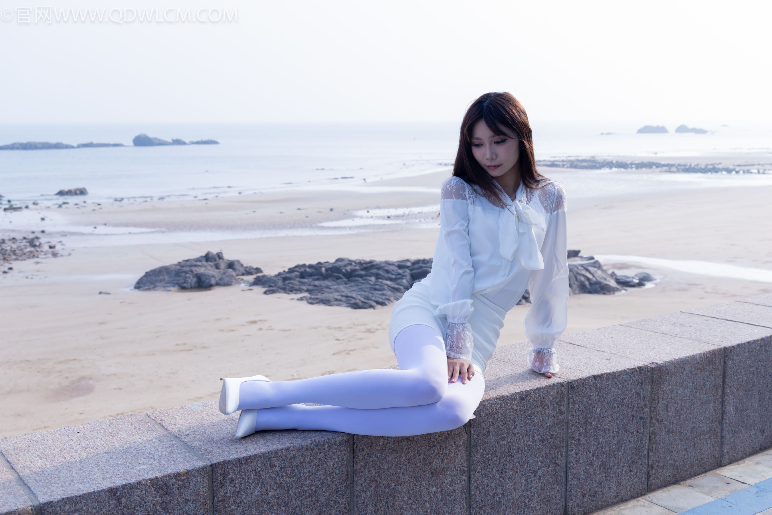 物恋传媒 No.2271 泡泡 -高跟鞋、厚白丝、户外/(261P)