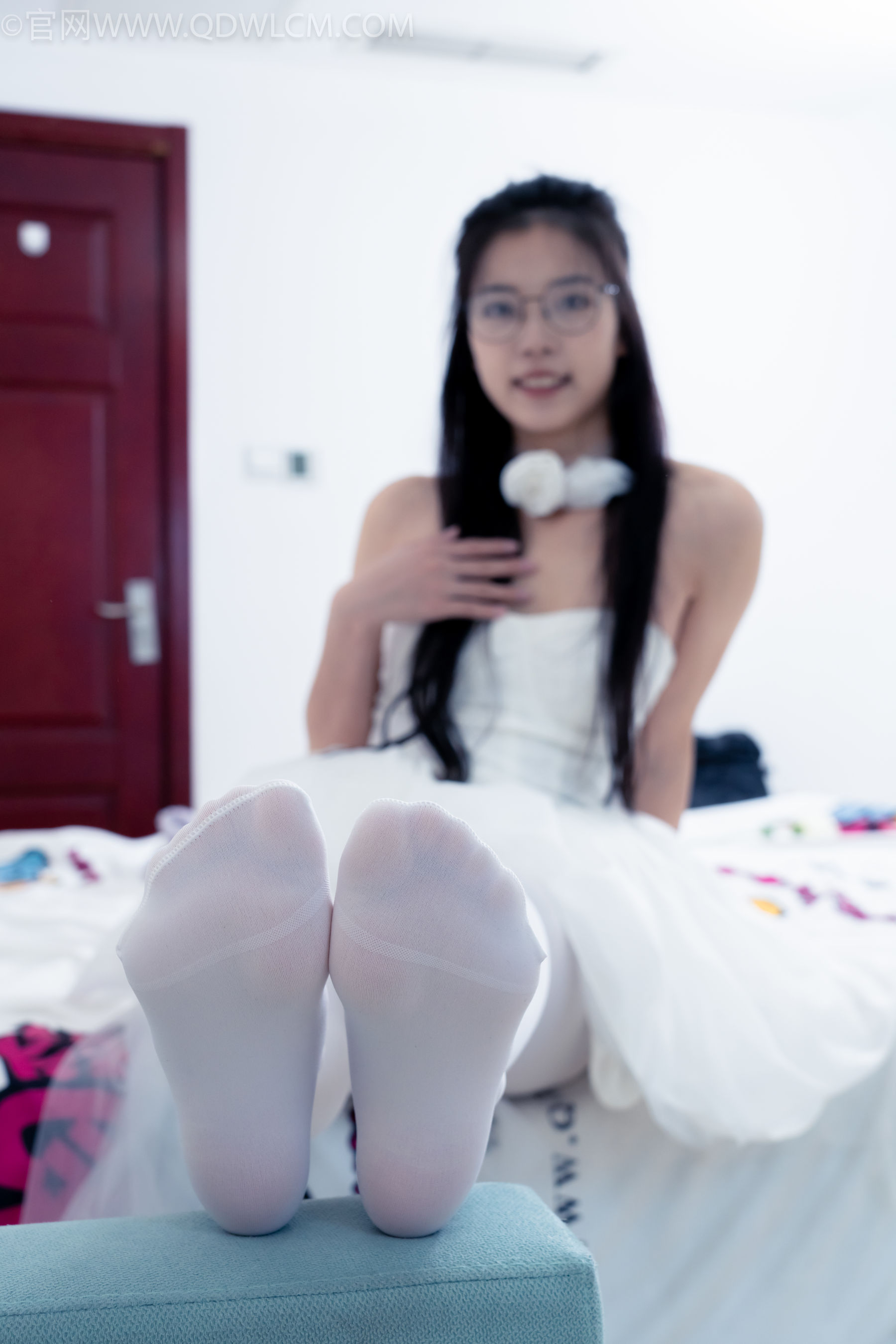 物恋传媒 No.2268 茯苓 -平底鞋、厚白丝、皮筋绑脚老头乐挠脚剧情/(169P)