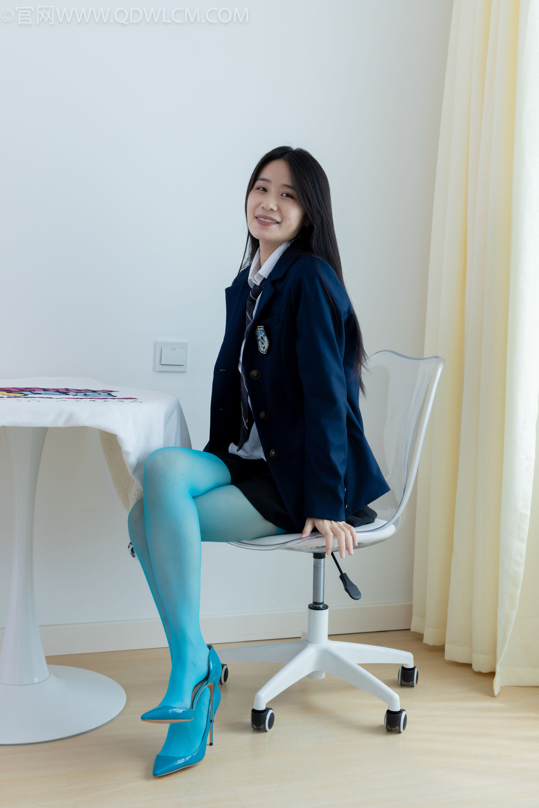 物恋传媒 No.2269 菜菜 -高跟鞋、薄蓝绿色丝、胶带绑脚踝老头乐挠脚剧情/(151P)