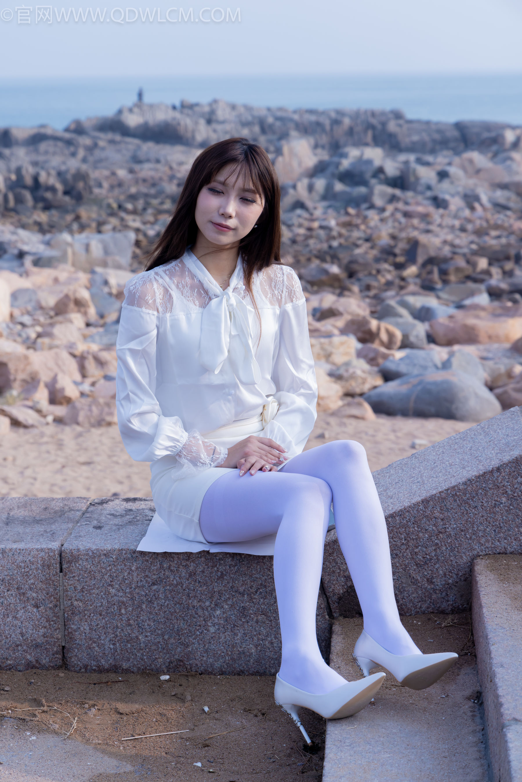 物恋传媒 No.2271 泡泡 -高跟鞋、厚白丝、户外/(261P)