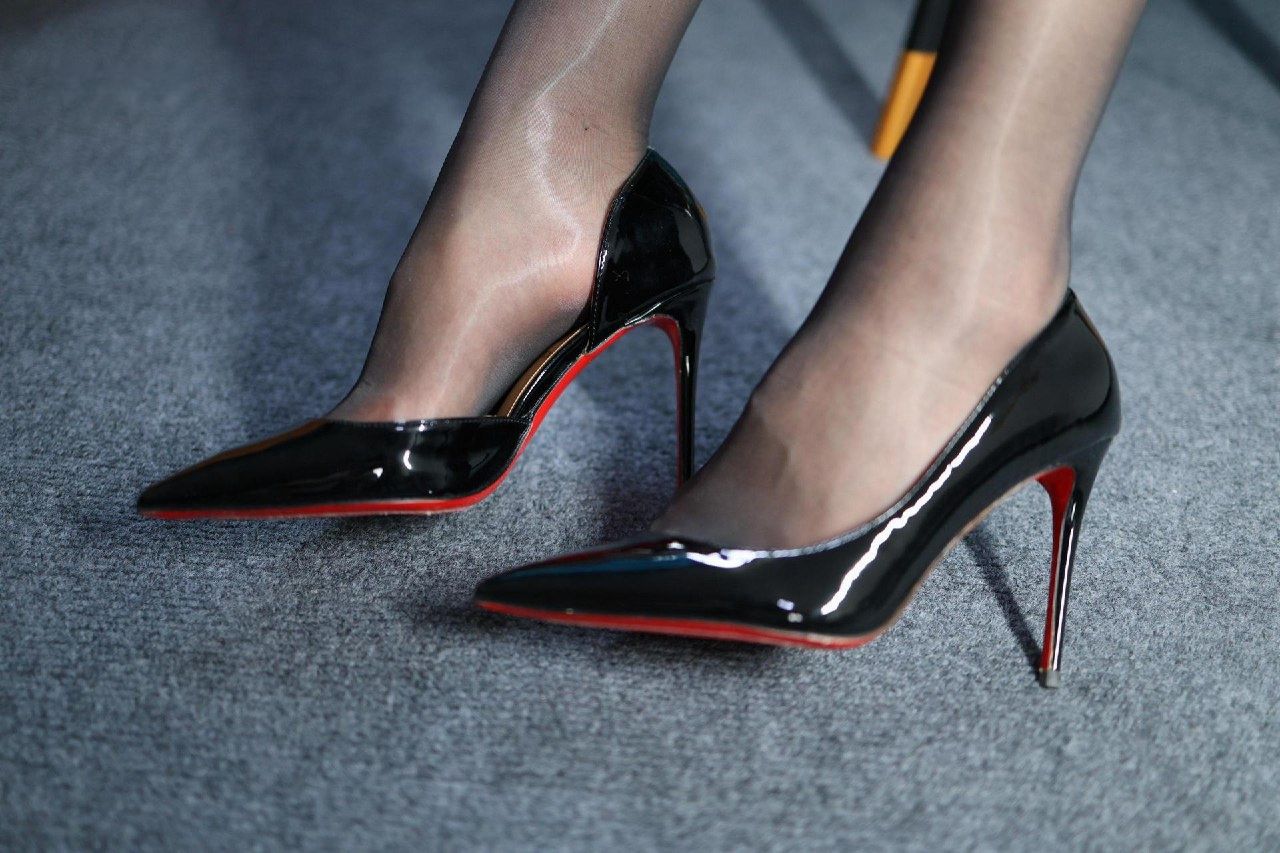 白龙猫女 - 油光黑丝/(25P)