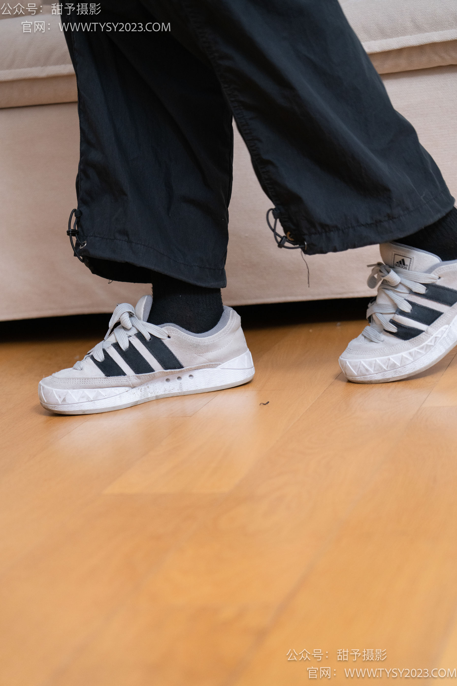 甜予摄影 No.103 小云 - 板鞋、黑棉袜、裸足、剪指甲泡脚剧情/(143P)