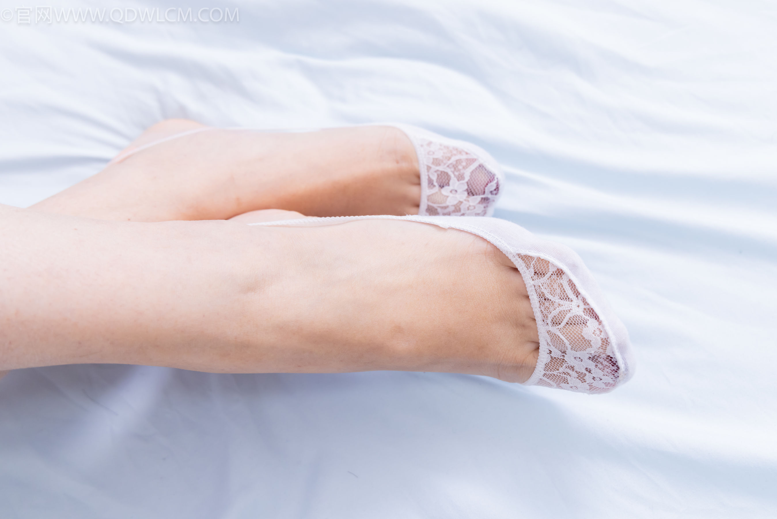 物恋传媒 No.2266 泡泡 -高跟凉鞋、白吊带船袜、昏睡剧情/(170P)