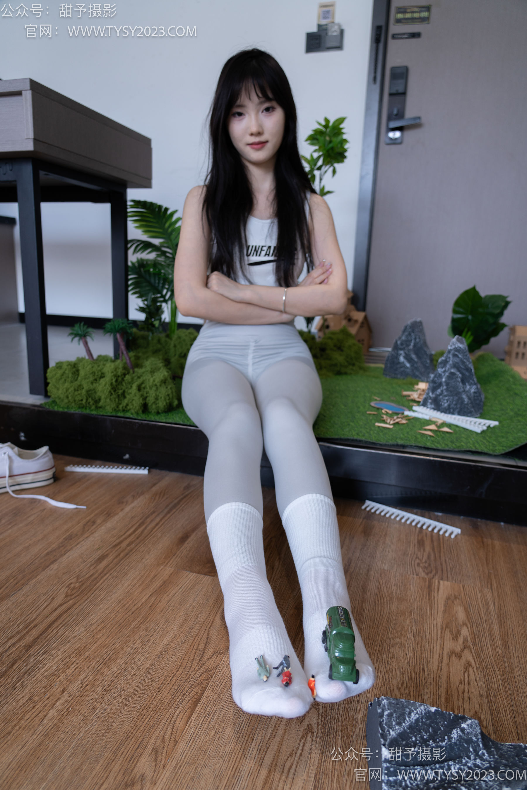 甜予摄影 No.104 璇璇 - 帆布鞋、白棉袜、裸足、小人国剧情/(134P)