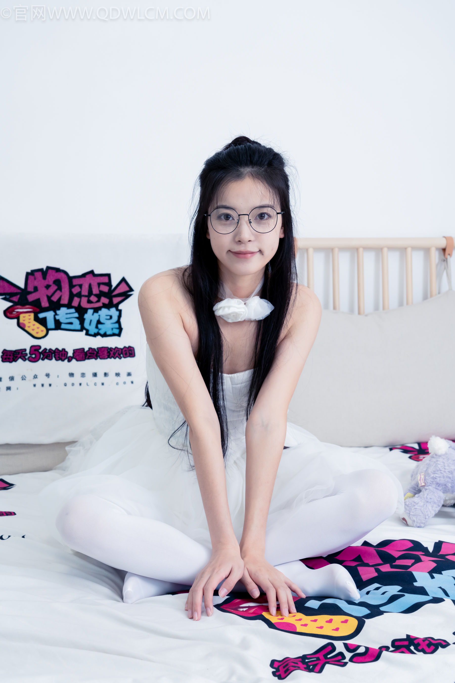 物恋传媒 No.2268 茯苓 -平底鞋、厚白丝、皮筋绑脚老头乐挠脚剧情/(169P)