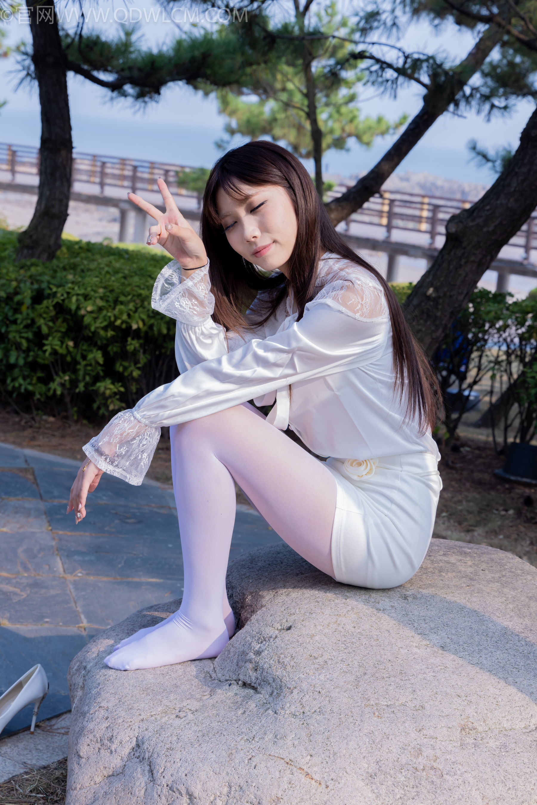 物恋传媒 No.2271 泡泡 -高跟鞋、厚白丝、户外/(261P)