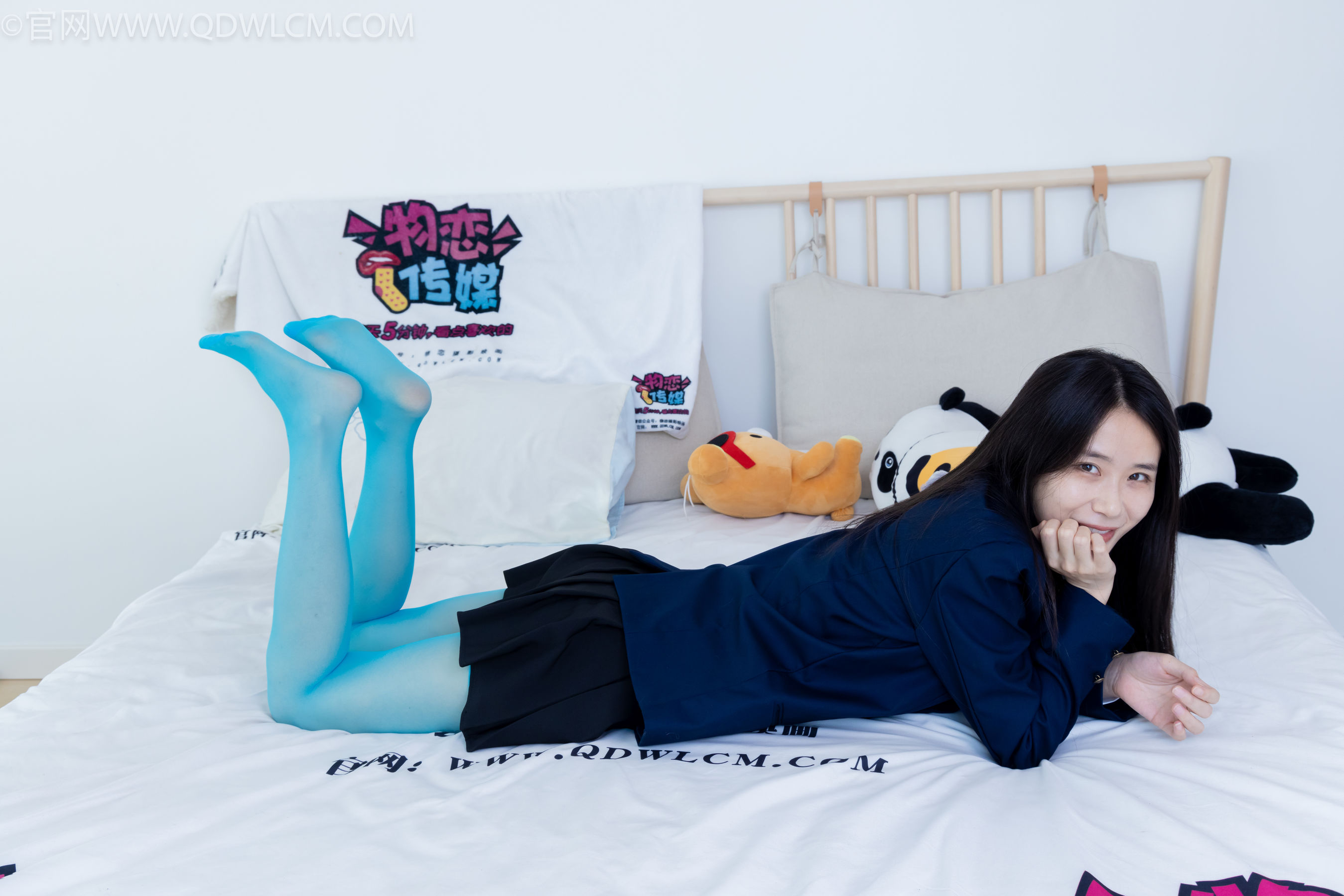 物恋传媒 No.2269 菜菜 -高跟鞋、薄蓝绿色丝、胶带绑脚踝老头乐挠脚剧情/(151P)