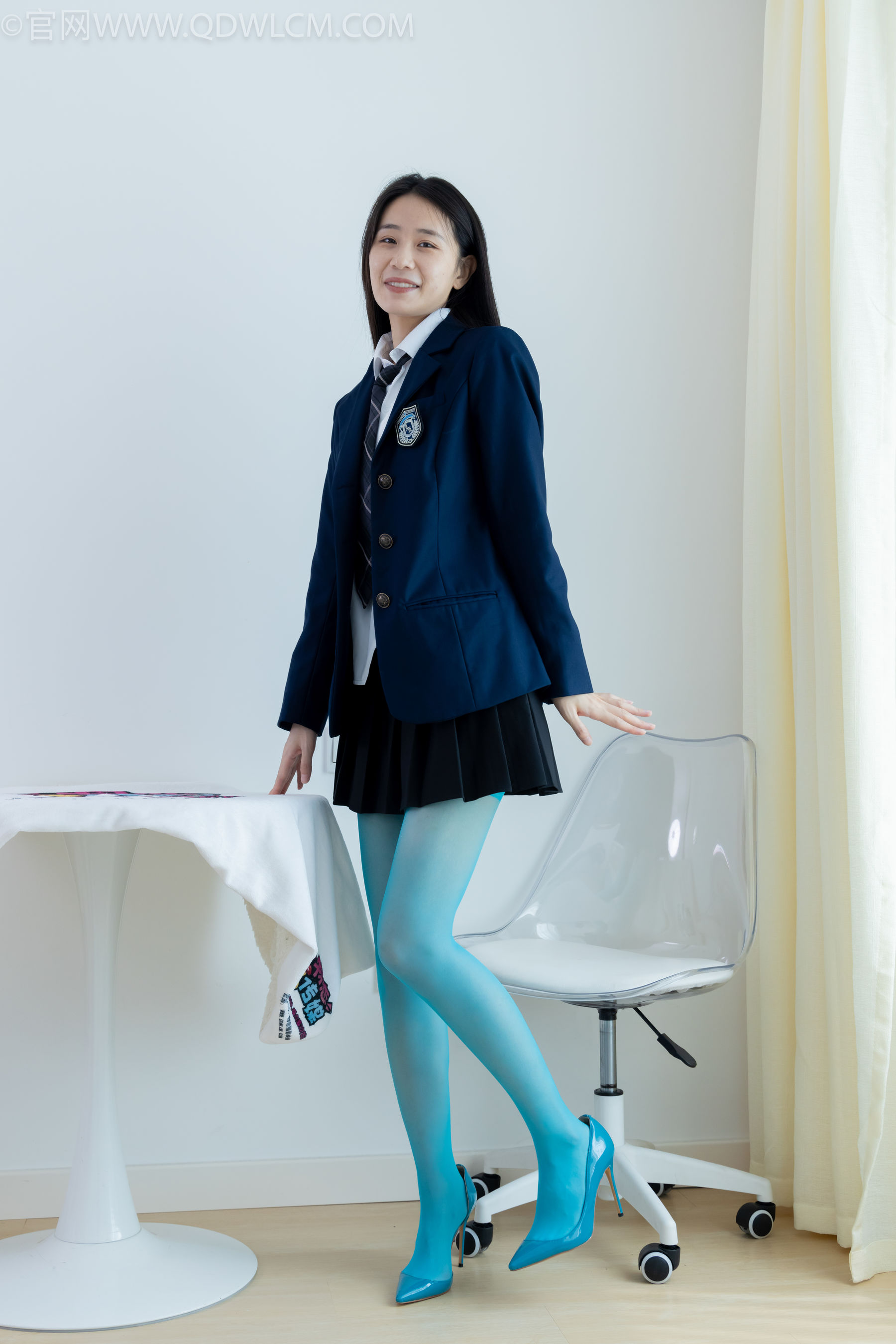 物恋传媒 No.2269 菜菜 -高跟鞋、薄蓝绿色丝、胶带绑脚踝老头乐挠脚剧情/(151P)