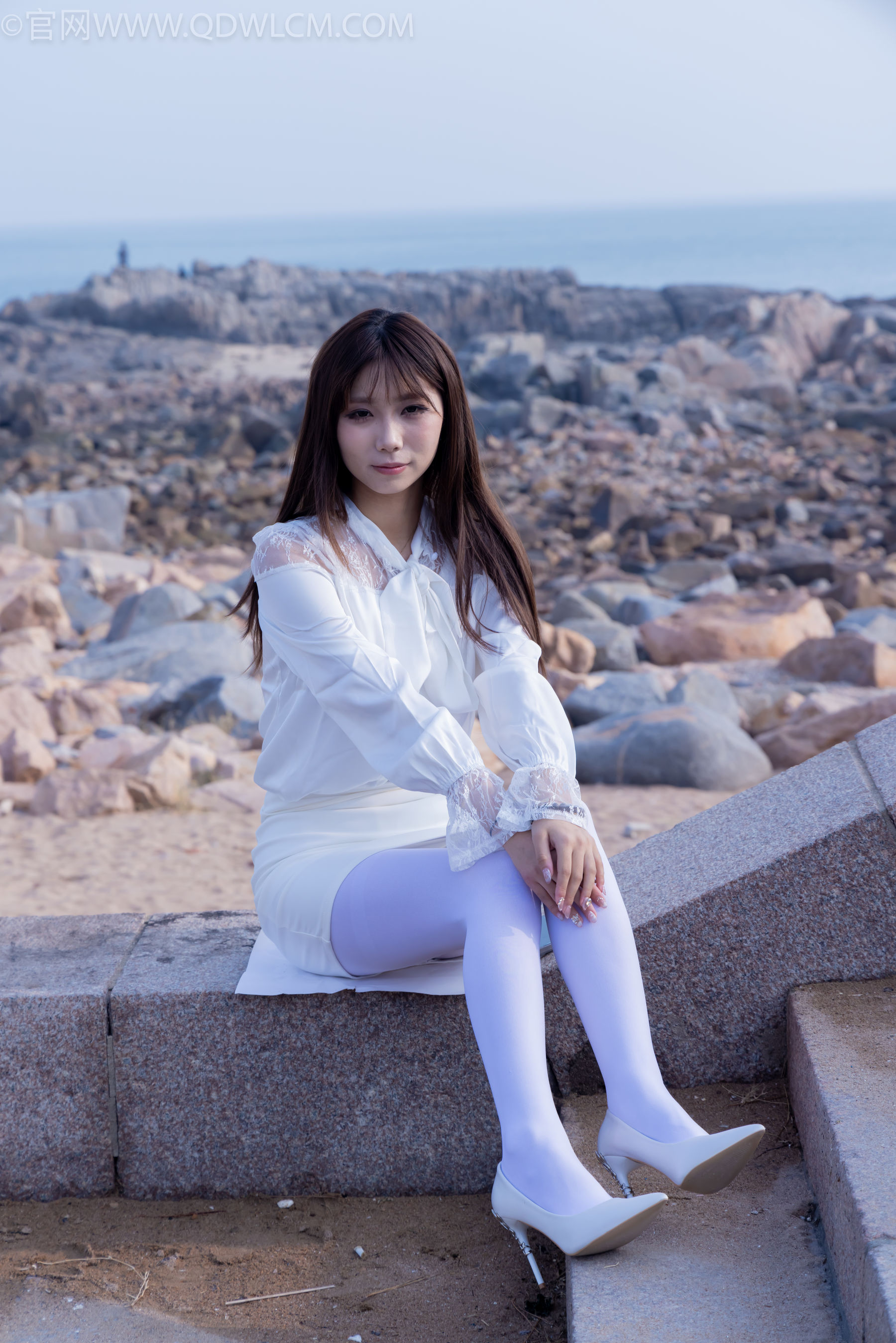 物恋传媒 No.2271 泡泡 -高跟鞋、厚白丝、户外/(261P)