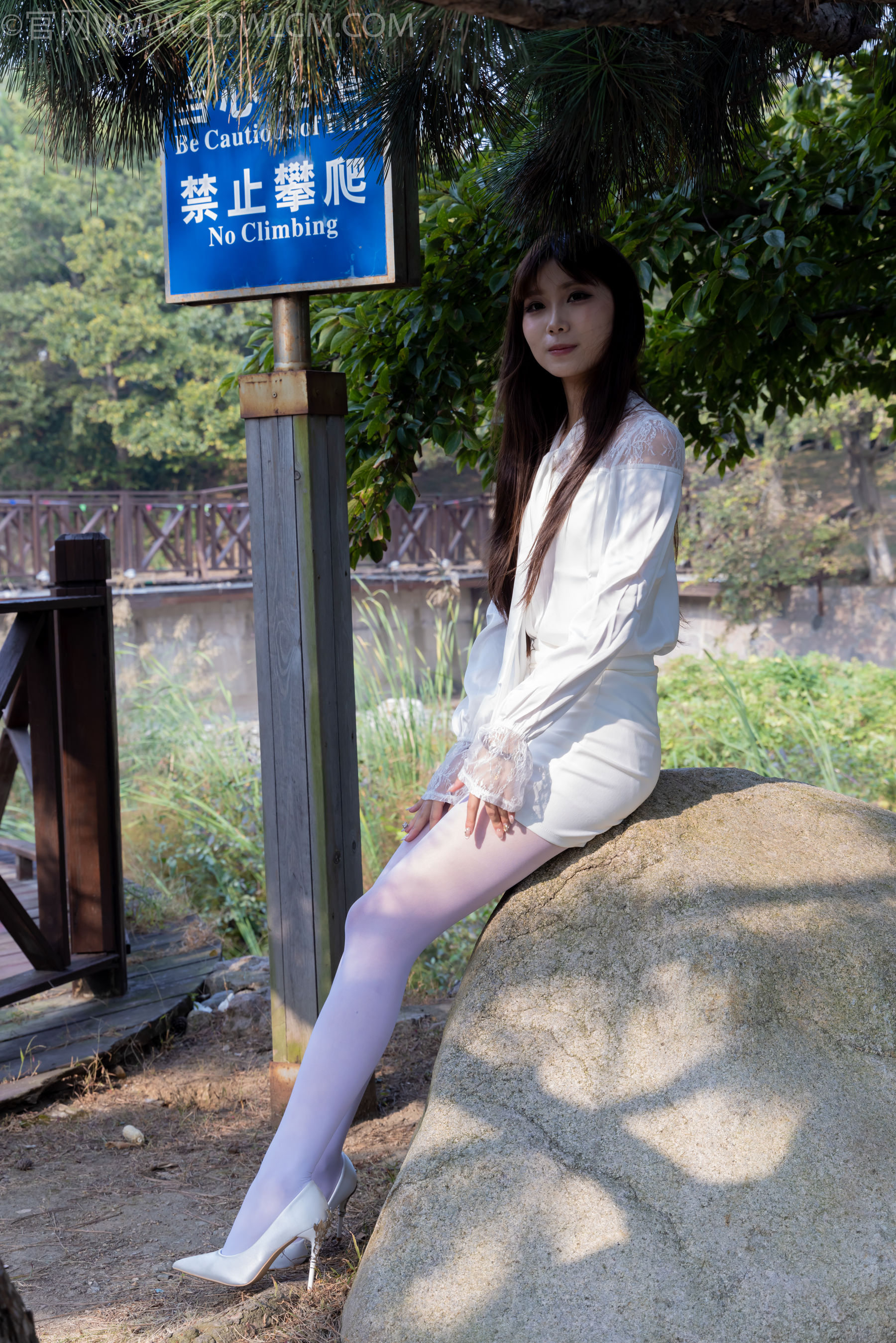 物恋传媒 No.2271 泡泡 -高跟鞋、厚白丝、户外/(261P)