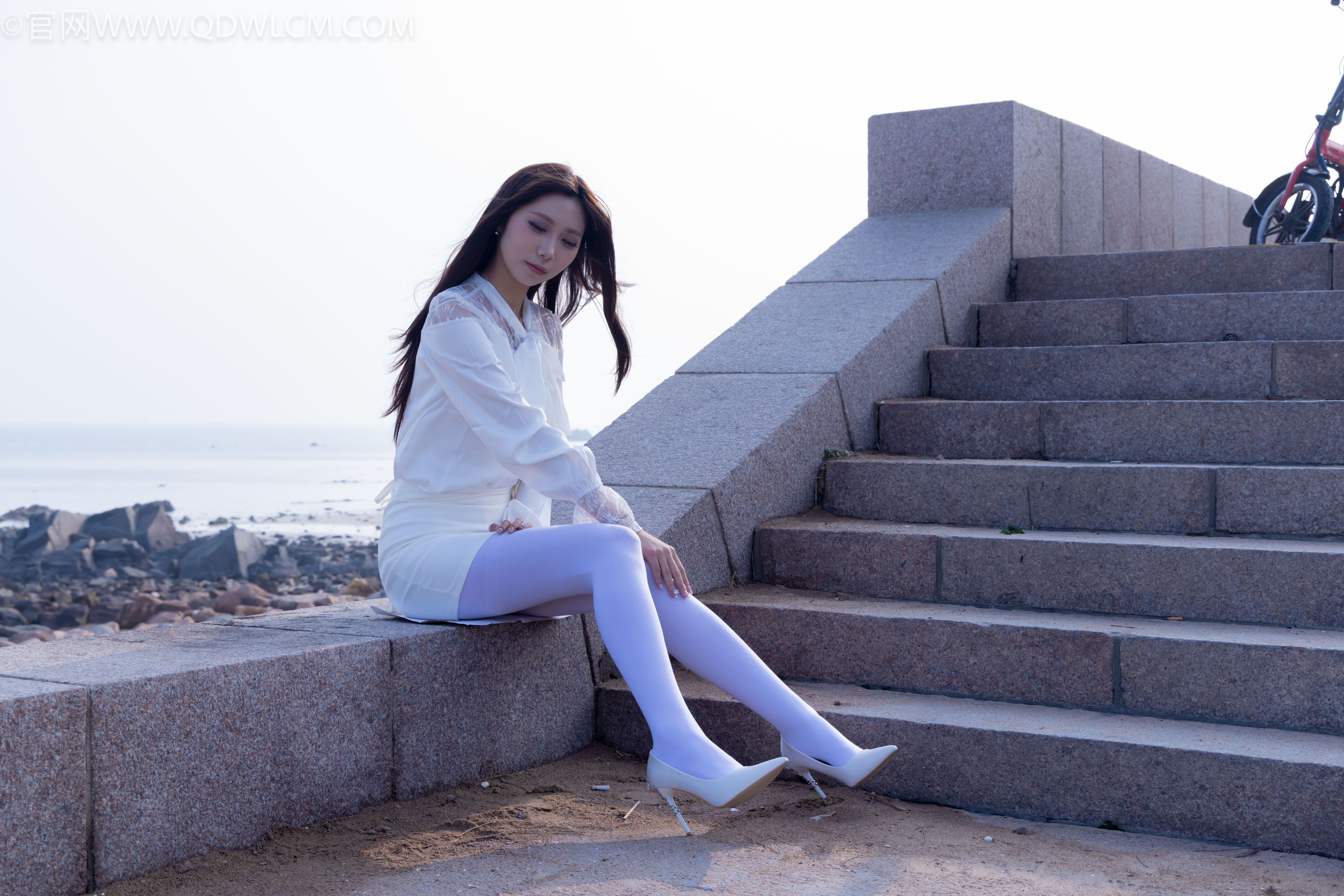 物恋传媒 No.2271 泡泡 -高跟鞋、厚白丝、户外/(261P)