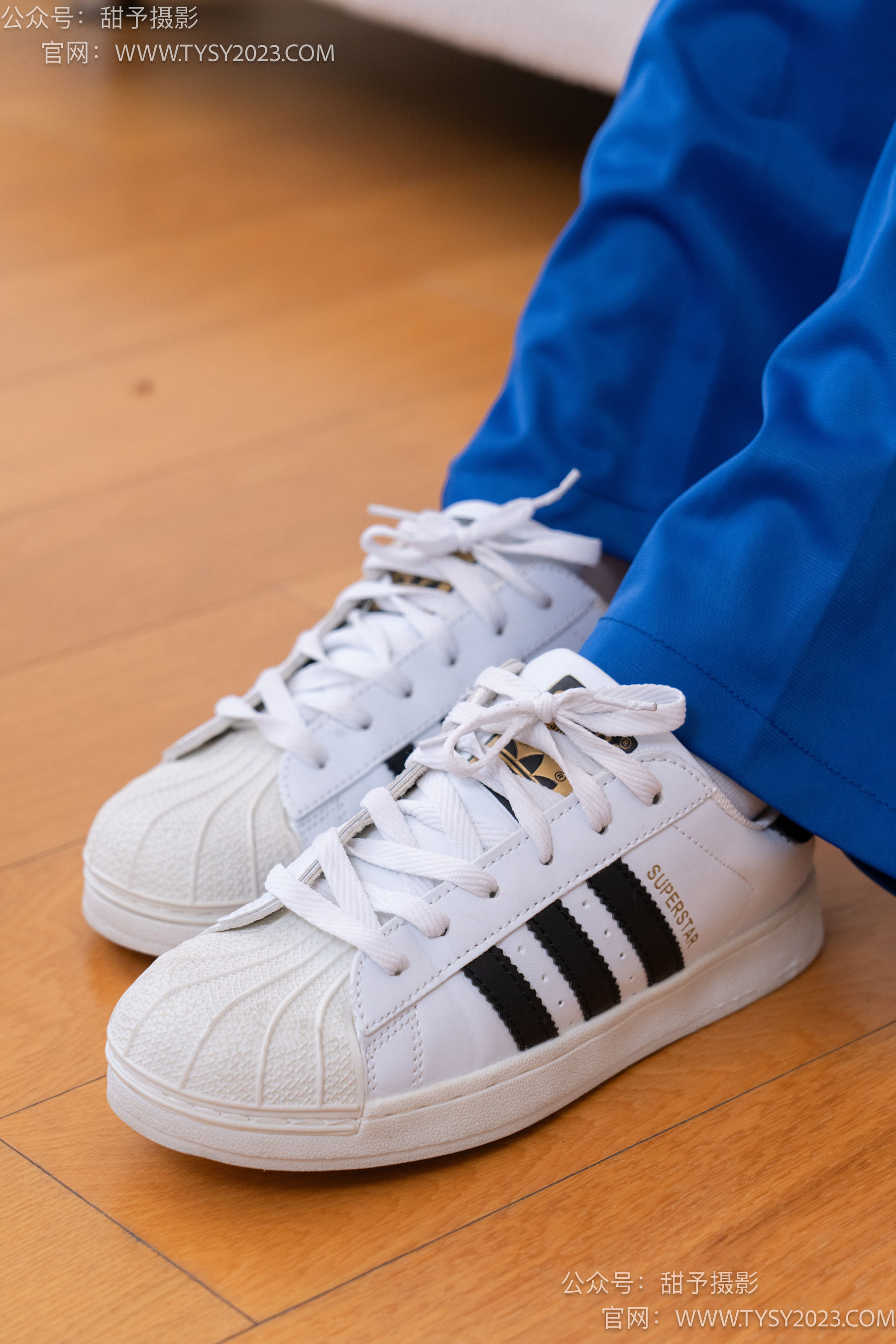 甜予摄影 No.102 澜澜 - 板鞋、白棉袜、肉丝（脚尖微加固款）/(126P)