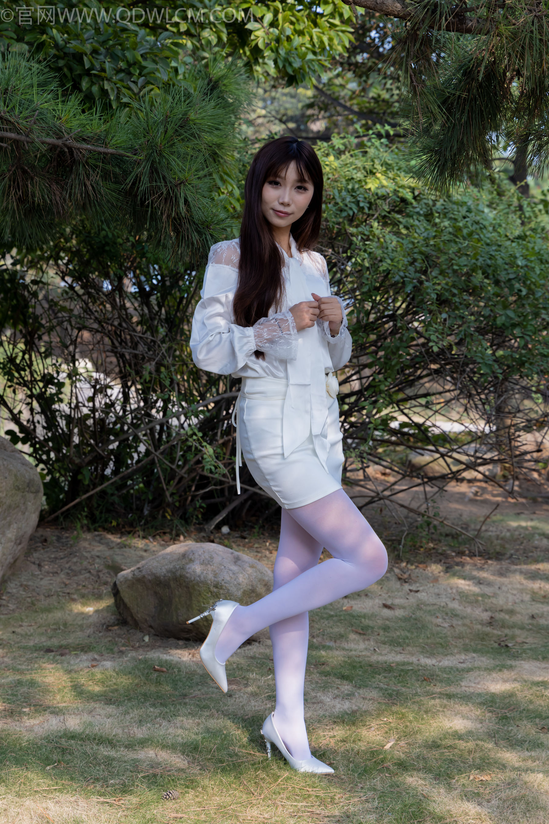 物恋传媒 No.2271 泡泡 -高跟鞋、厚白丝、户外/(261P)