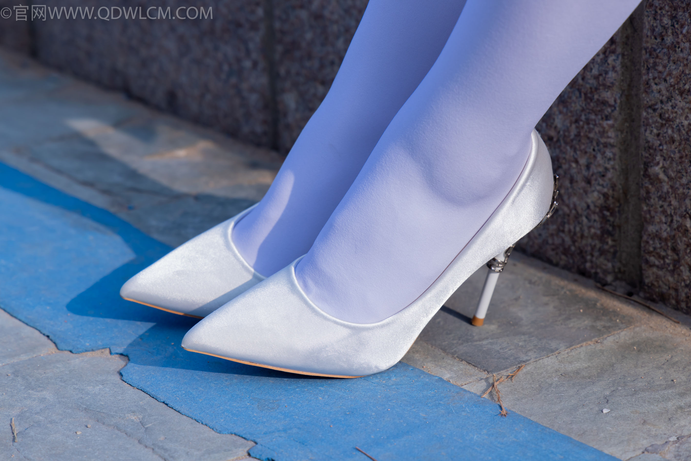 物恋传媒 No.2271 泡泡 -高跟鞋、厚白丝、户外/(261P)