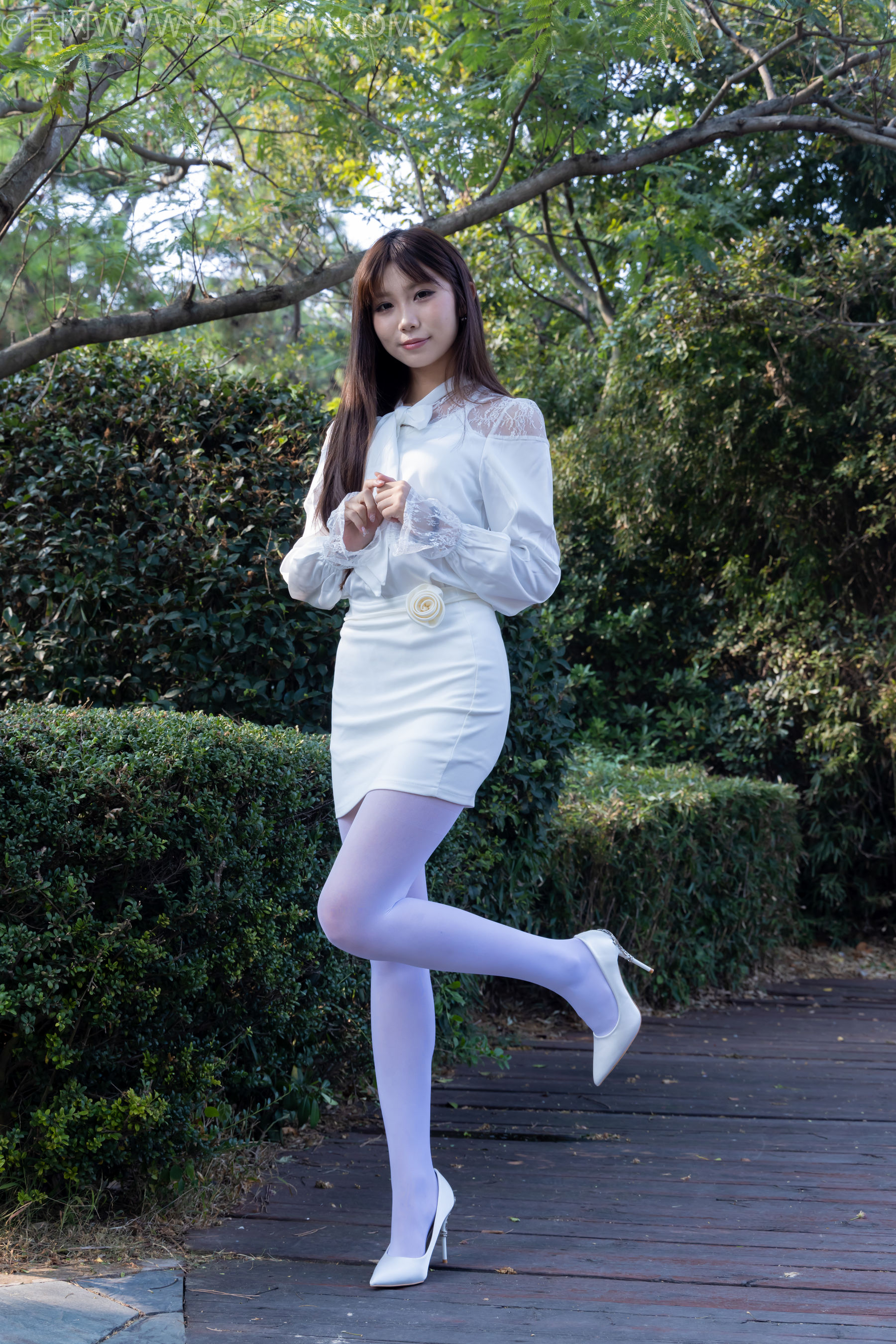 物恋传媒 No.2271 泡泡 -高跟鞋、厚白丝、户外/(261P)