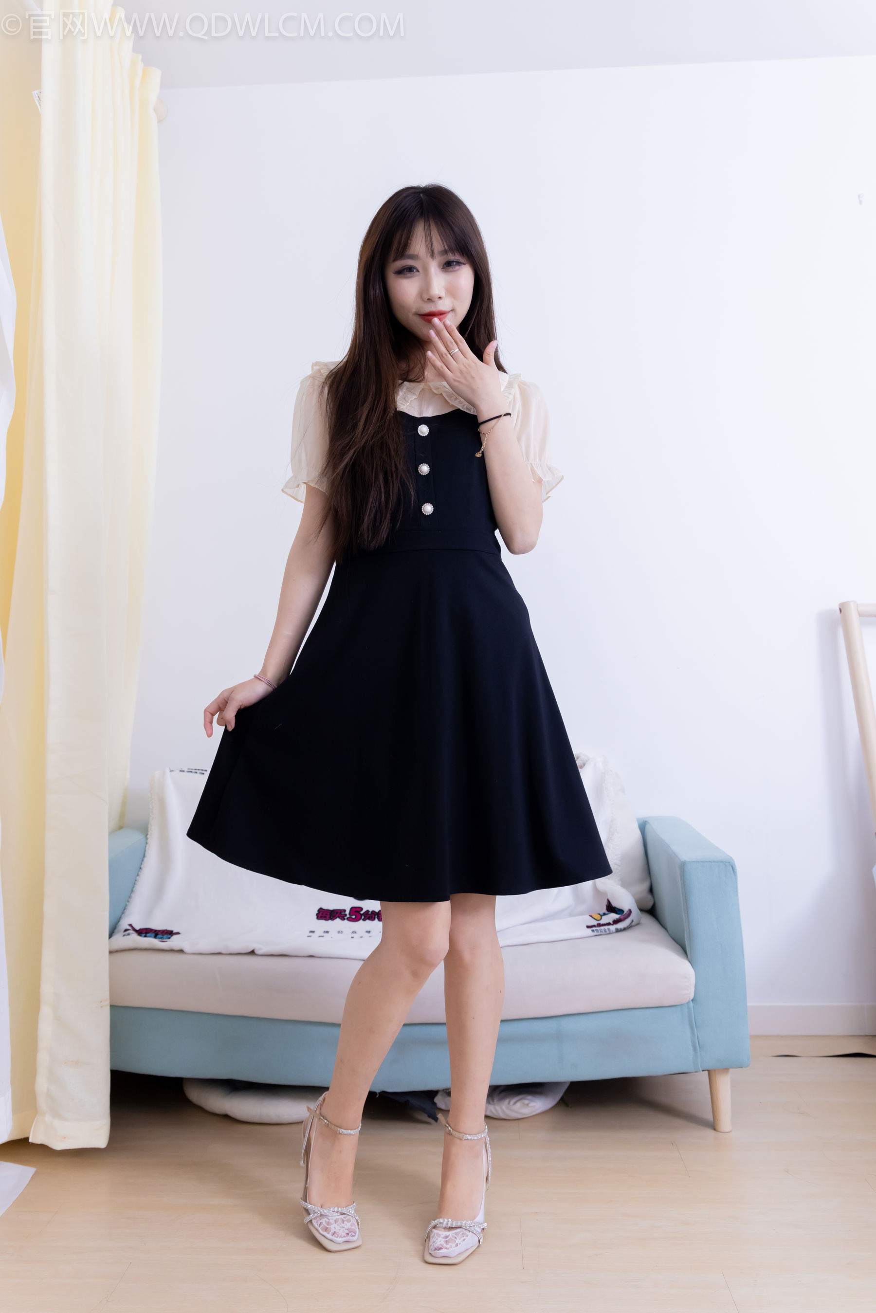 物恋传媒 No.2266 泡泡 -高跟凉鞋、白吊带船袜、昏睡剧情/(170P)