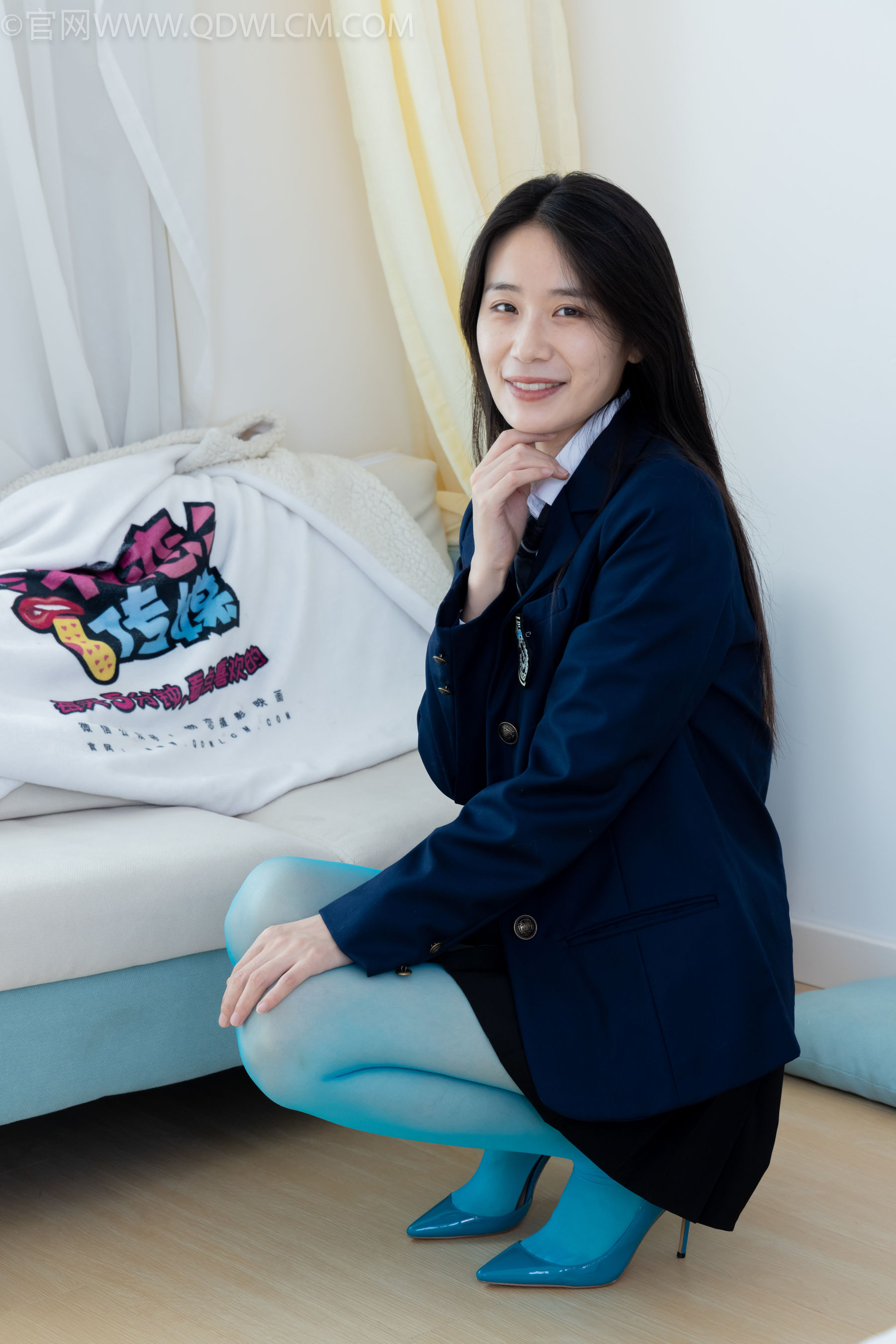 物恋传媒 No.2269 菜菜 -高跟鞋、薄蓝绿色丝、胶带绑脚踝老头乐挠脚剧情/(151P)