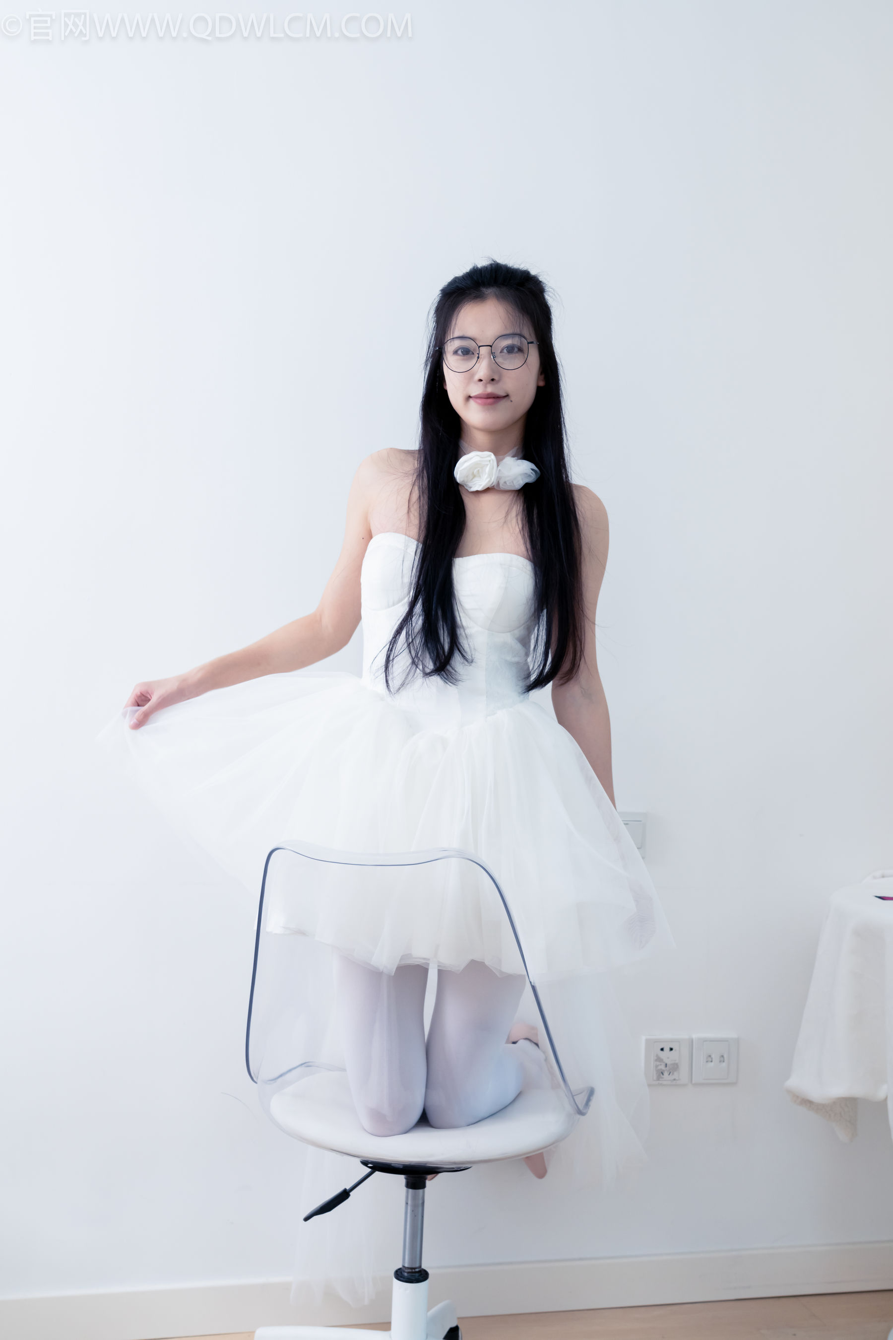 物恋传媒 No.2268 茯苓 -平底鞋、厚白丝、皮筋绑脚老头乐挠脚剧情/(169P)