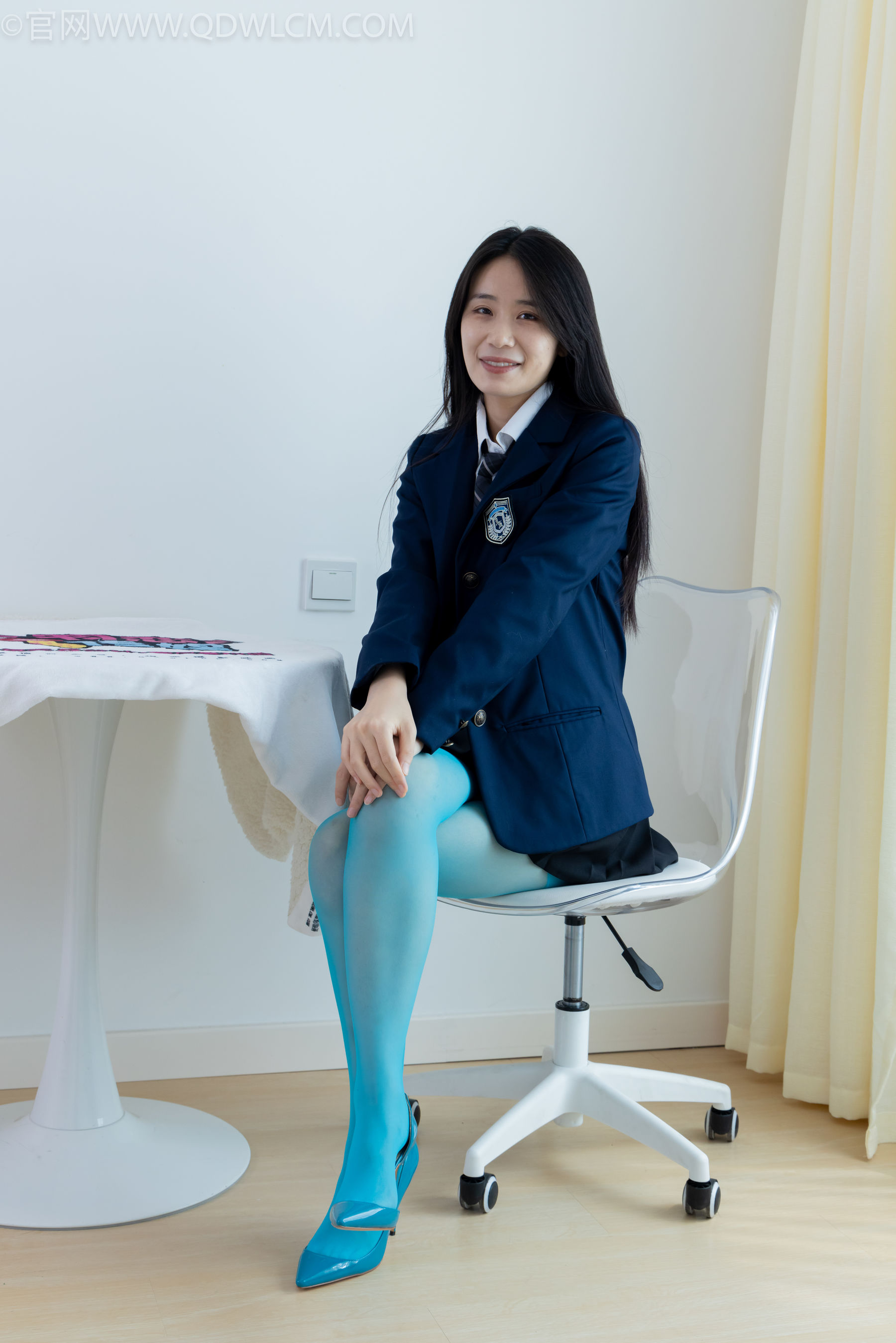 物恋传媒 No.2269 菜菜 -高跟鞋、薄蓝绿色丝、胶带绑脚踝老头乐挠脚剧情/(151P)