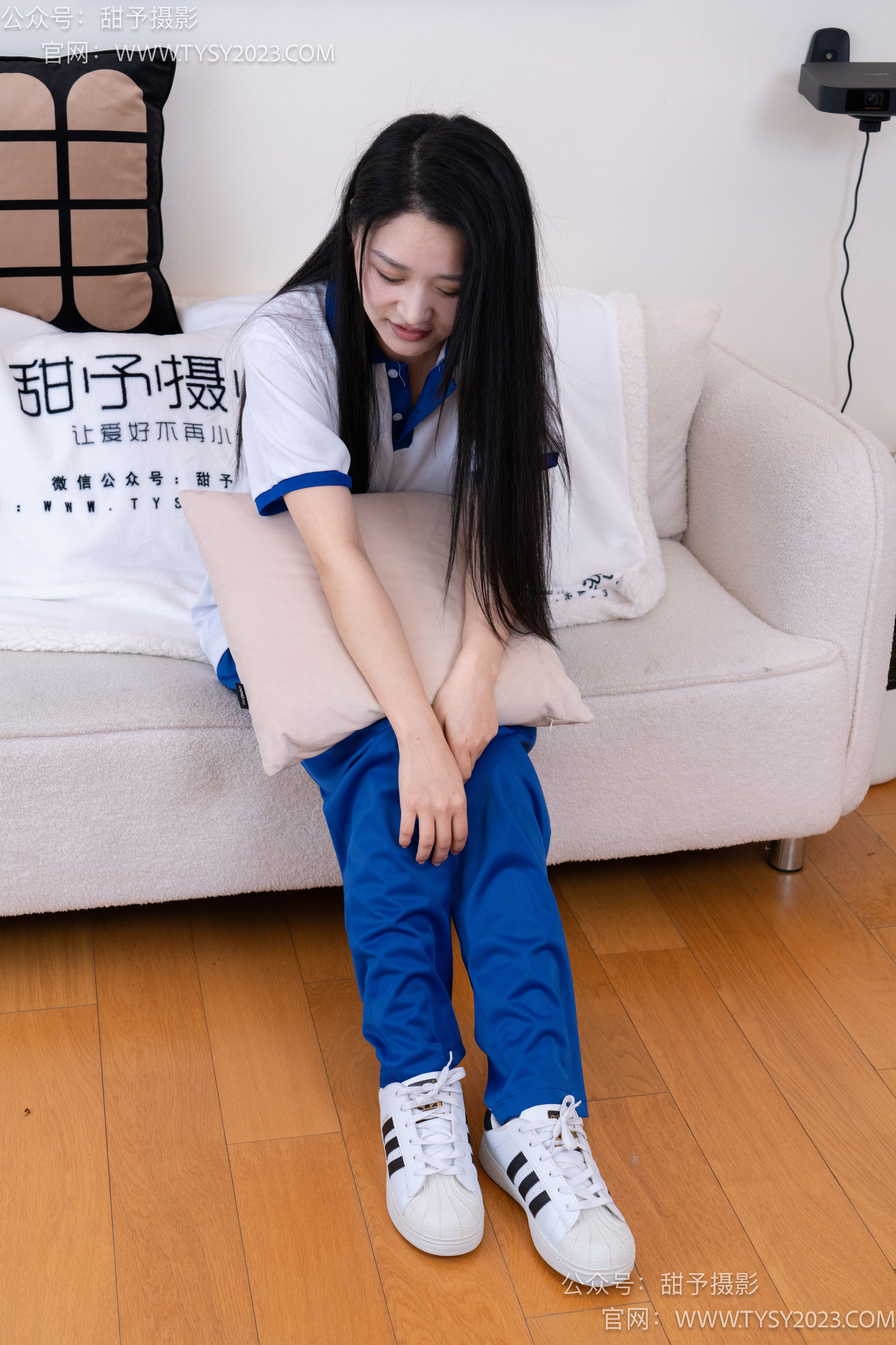 甜予摄影 No.102 澜澜 - 板鞋、白棉袜、肉丝（脚尖微加固款）/(126P)