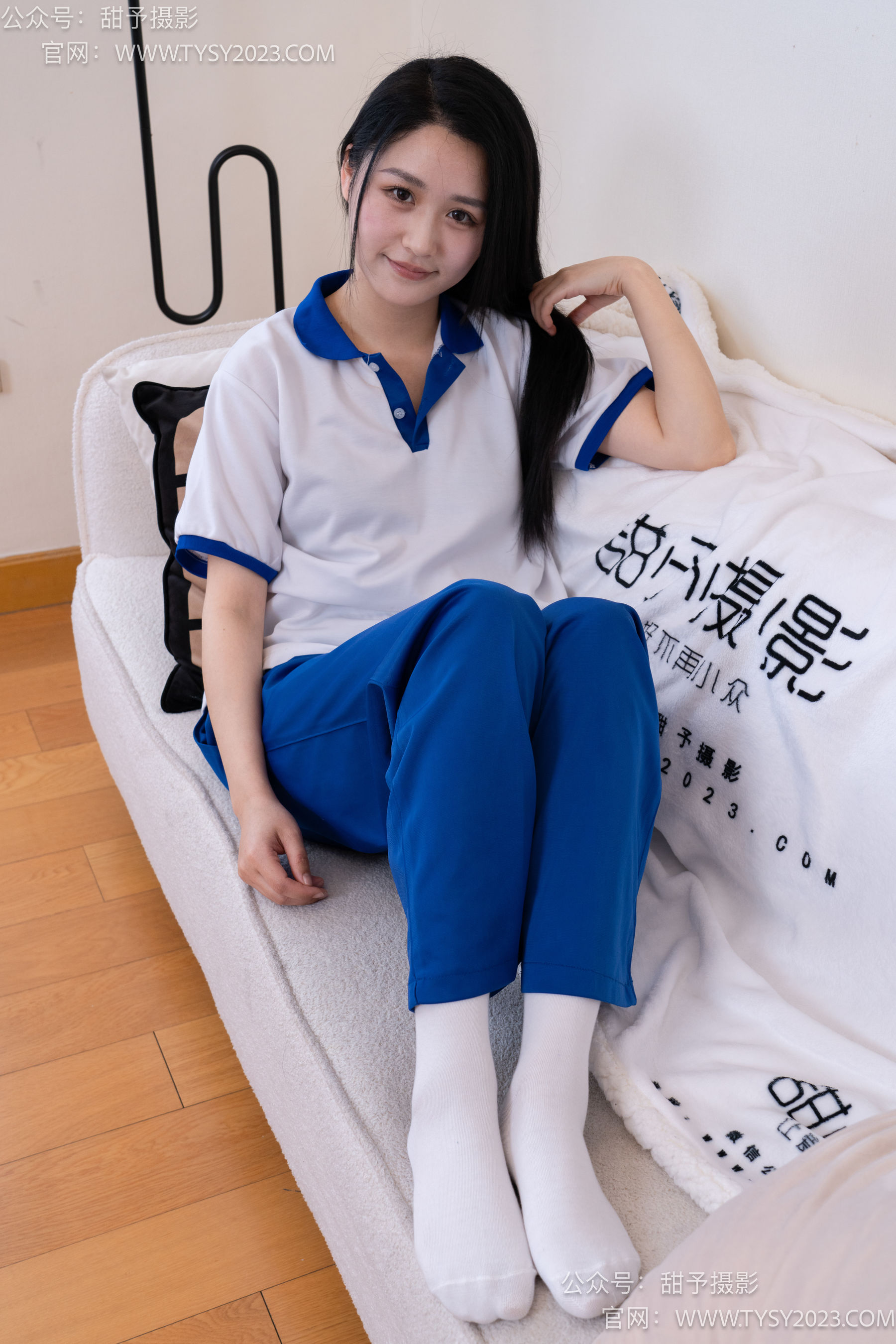 甜予摄影 No.102 澜澜 - 板鞋、白棉袜、肉丝（脚尖微加固款）/(126P)