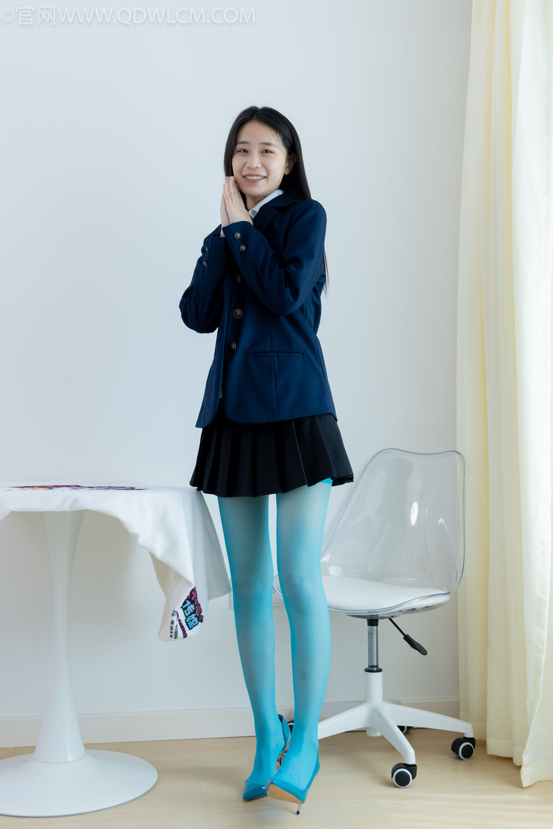 物恋传媒 No.2269 菜菜 -高跟鞋、薄蓝绿色丝、胶带绑脚踝老头乐挠脚剧情/(151P)