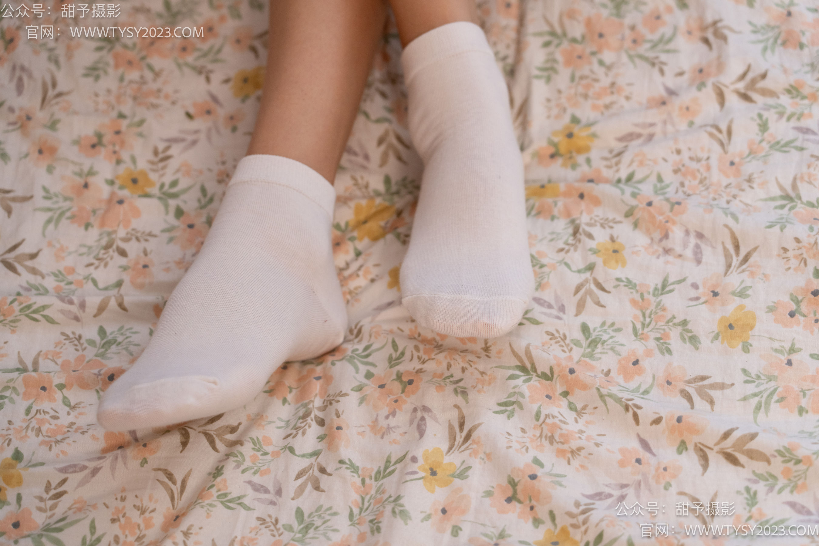 甜予摄影 No.105 齐齐 - 高跟鞋、白棉袜、裸足/(128P)