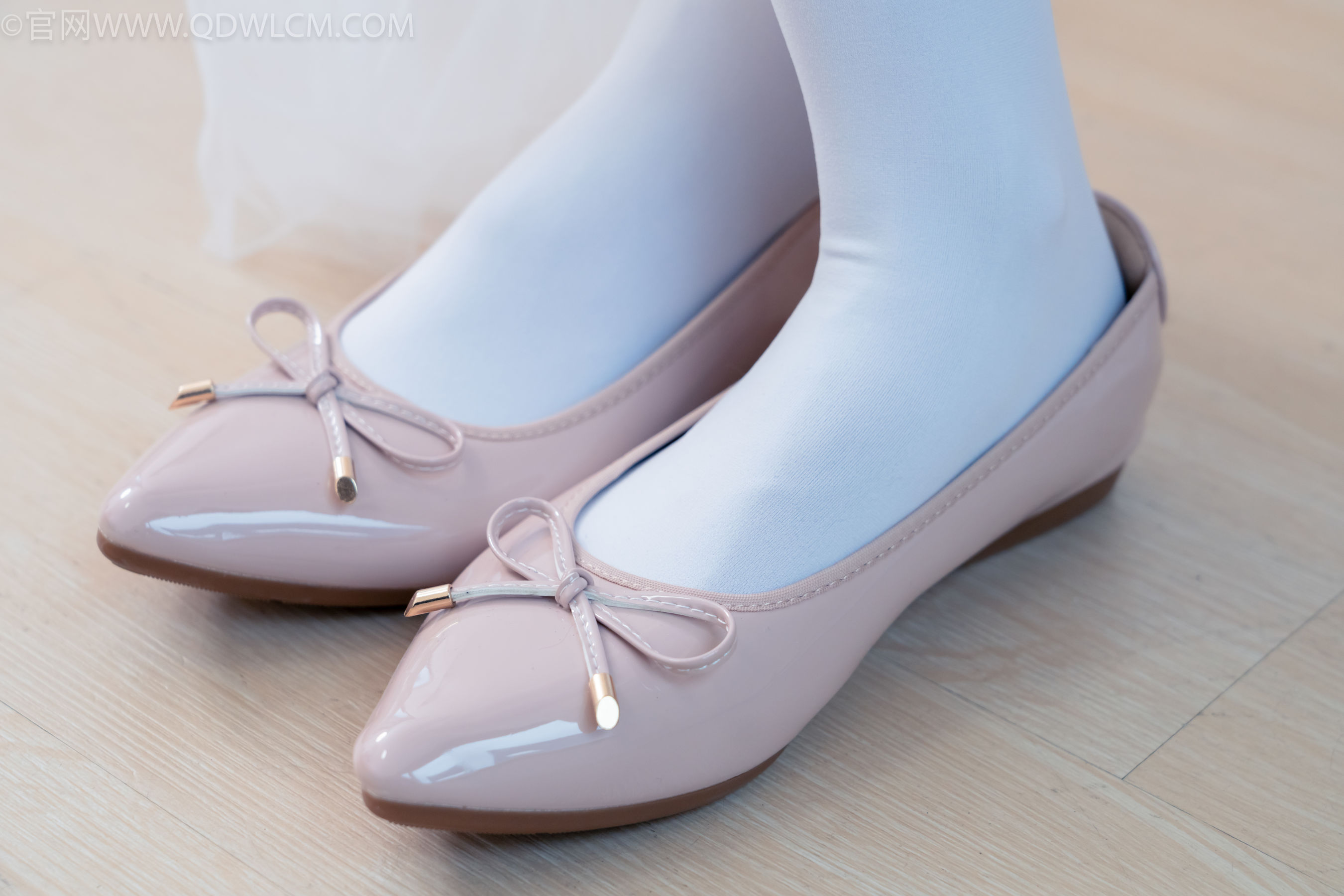 物恋传媒 No.2268 茯苓 -平底鞋、厚白丝、皮筋绑脚老头乐挠脚剧情/(169P)