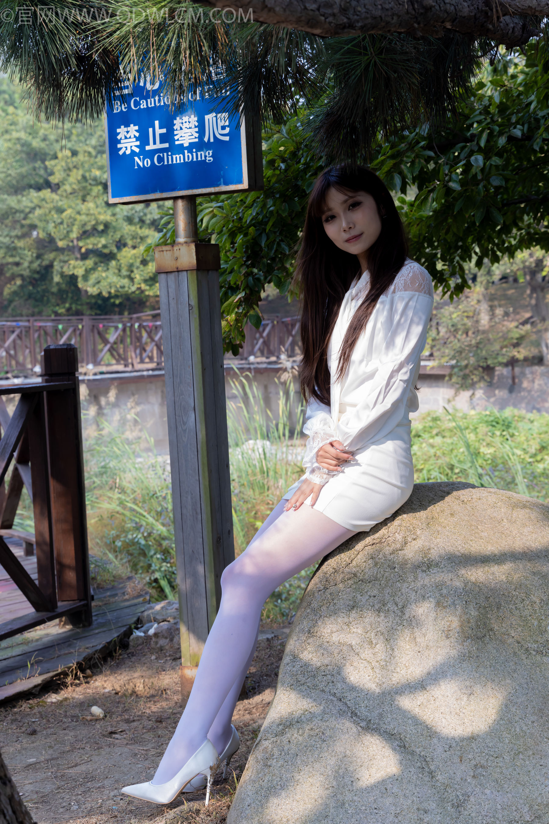 物恋传媒 No.2271 泡泡 -高跟鞋、厚白丝、户外/(261P)