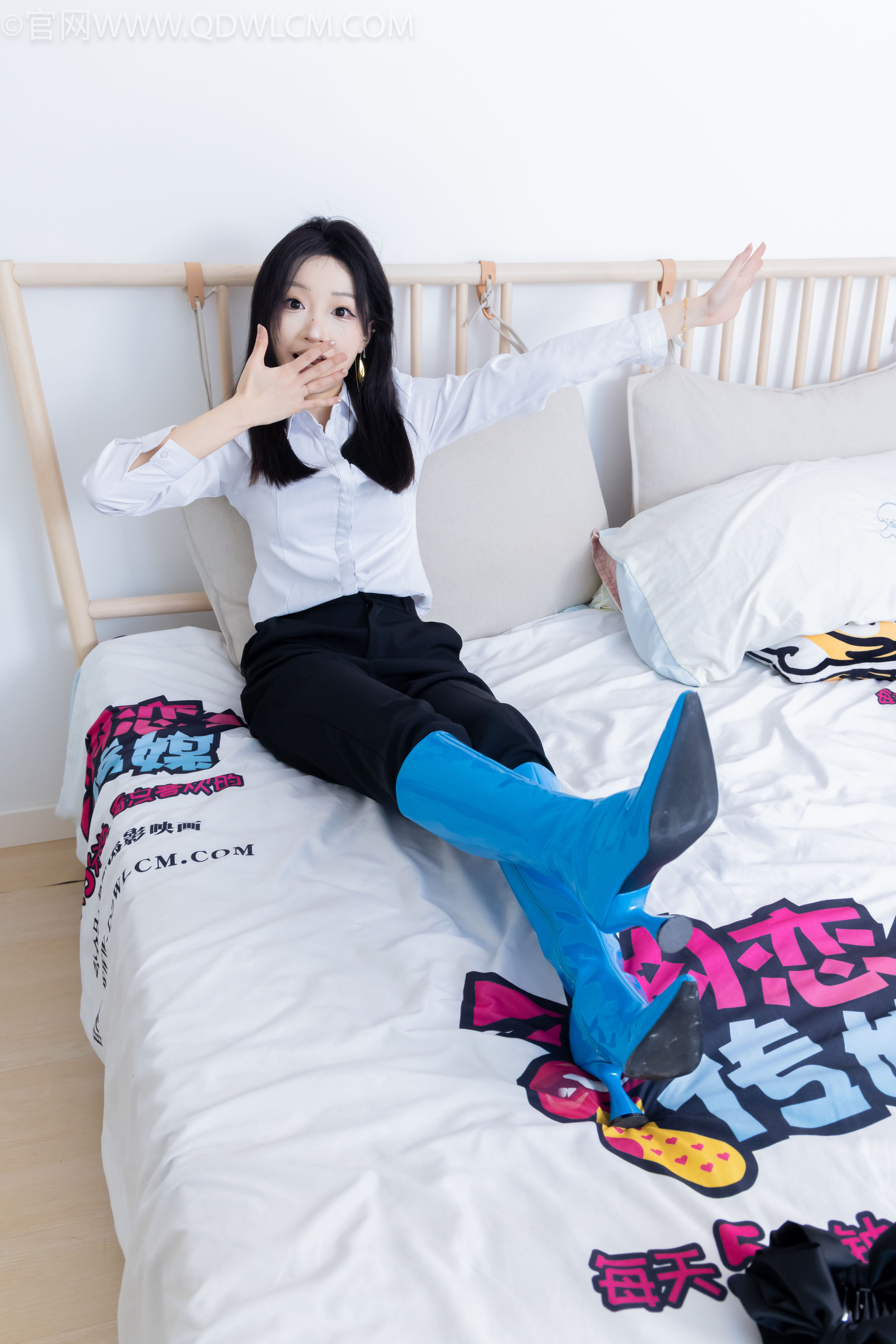 物恋传媒 No.2267 嘟嘟 -高跟长靴、薄黑丝/(238P)