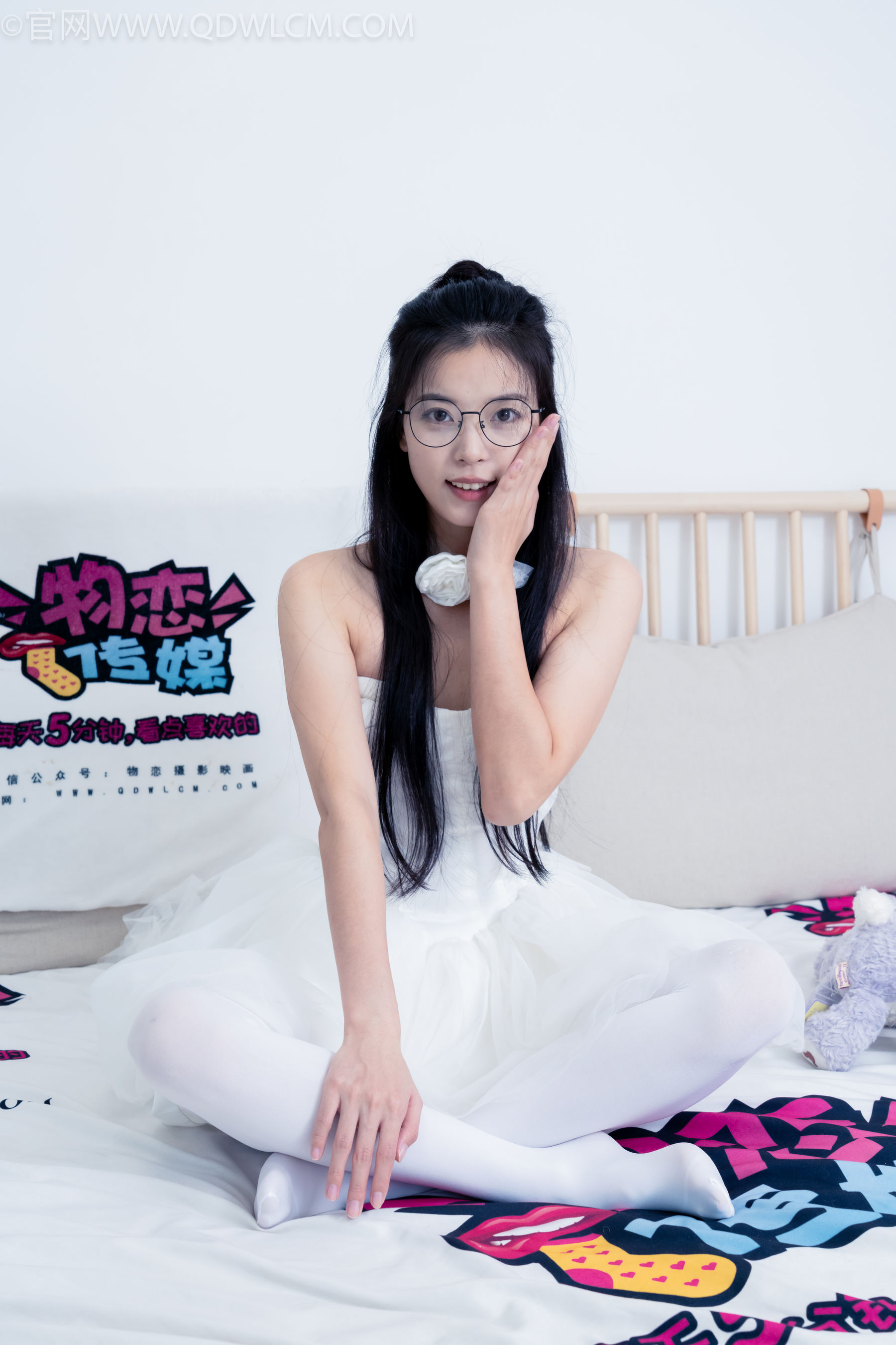 物恋传媒 No.2268 茯苓 -平底鞋、厚白丝、皮筋绑脚老头乐挠脚剧情/(169P)