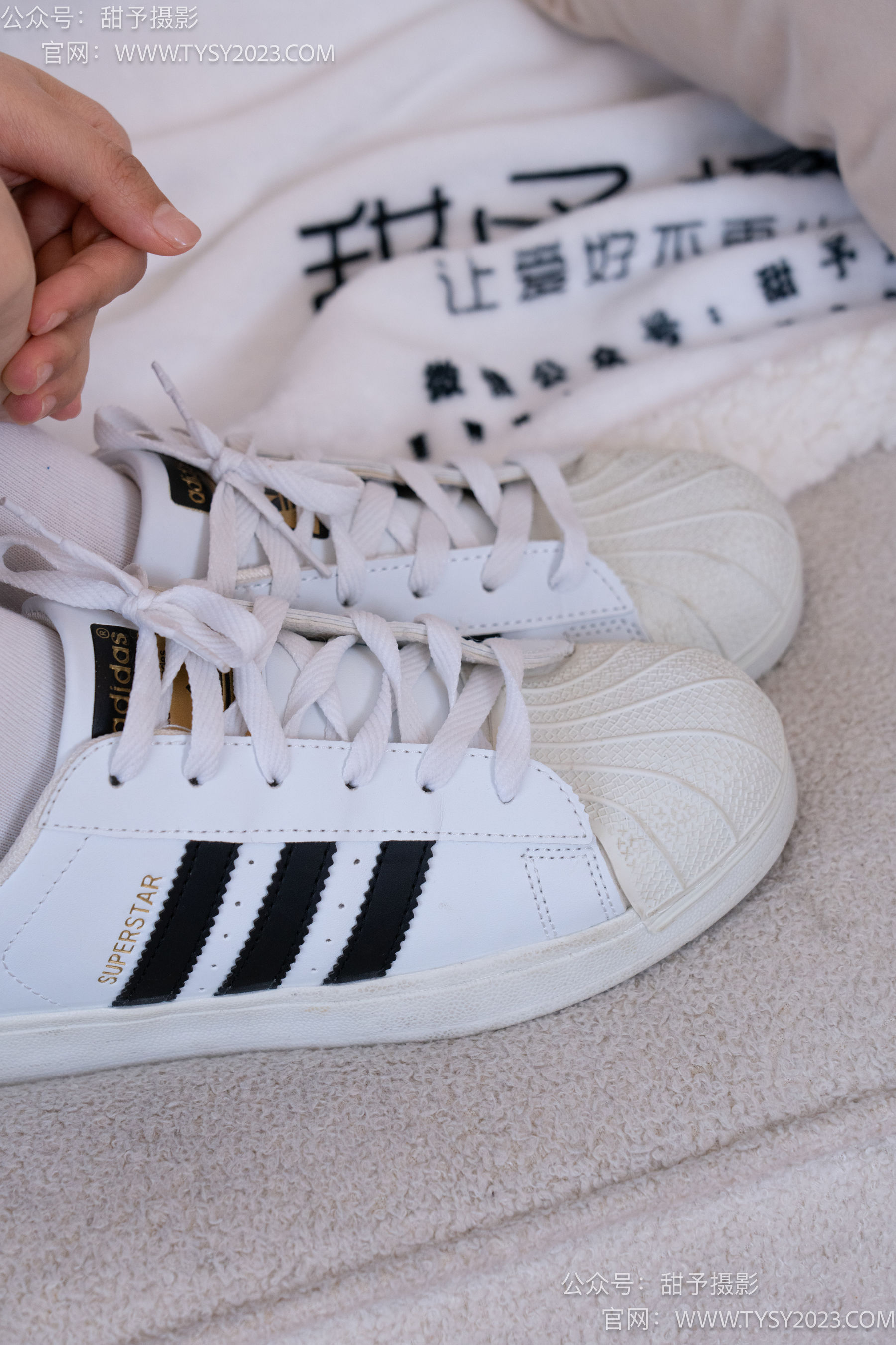 甜予摄影 No.102 澜澜 - 板鞋、白棉袜、肉丝（脚尖微加固款）/(126P)