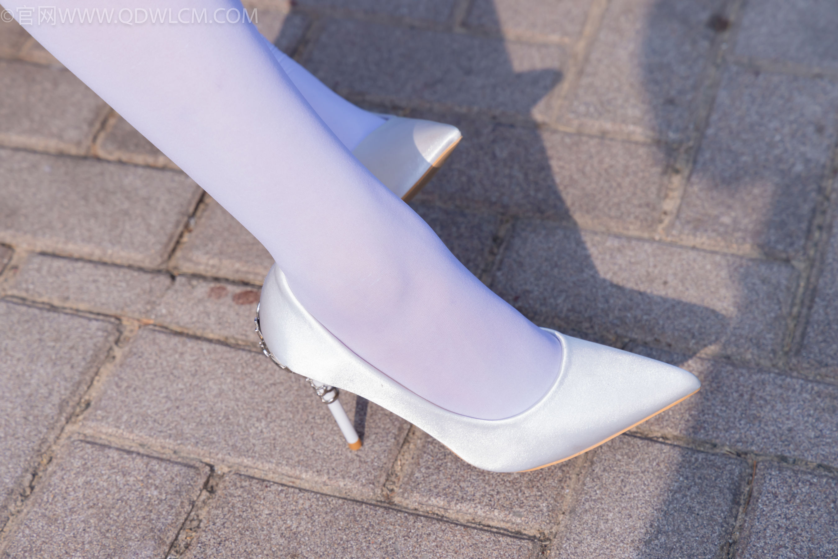 物恋传媒 No.2271 泡泡 -高跟鞋、厚白丝、户外/(261P)