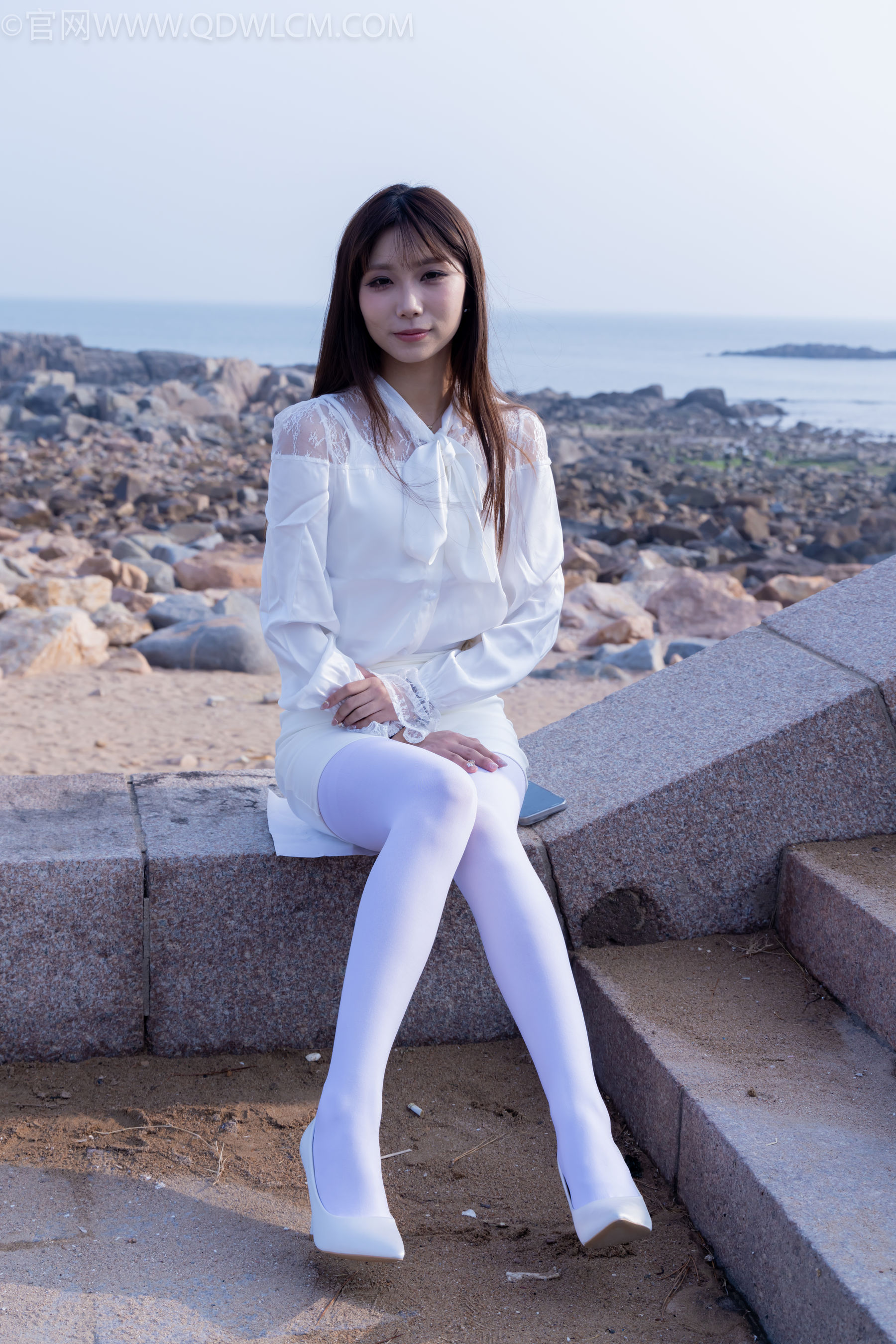 物恋传媒 No.2271 泡泡 -高跟鞋、厚白丝、户外/(261P)