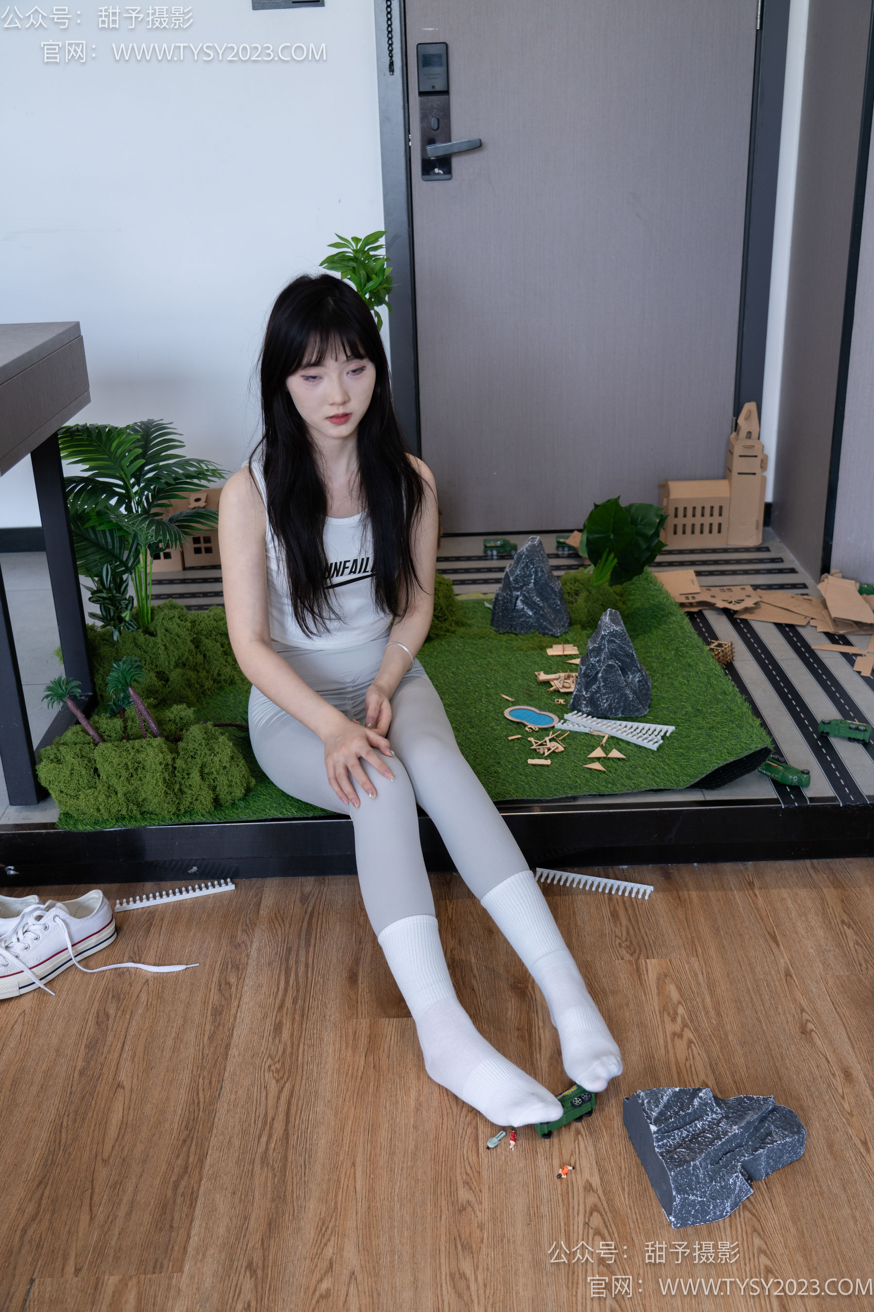 甜予摄影 No.104 璇璇 - 帆布鞋、白棉袜、裸足、小人国剧情/(134P)