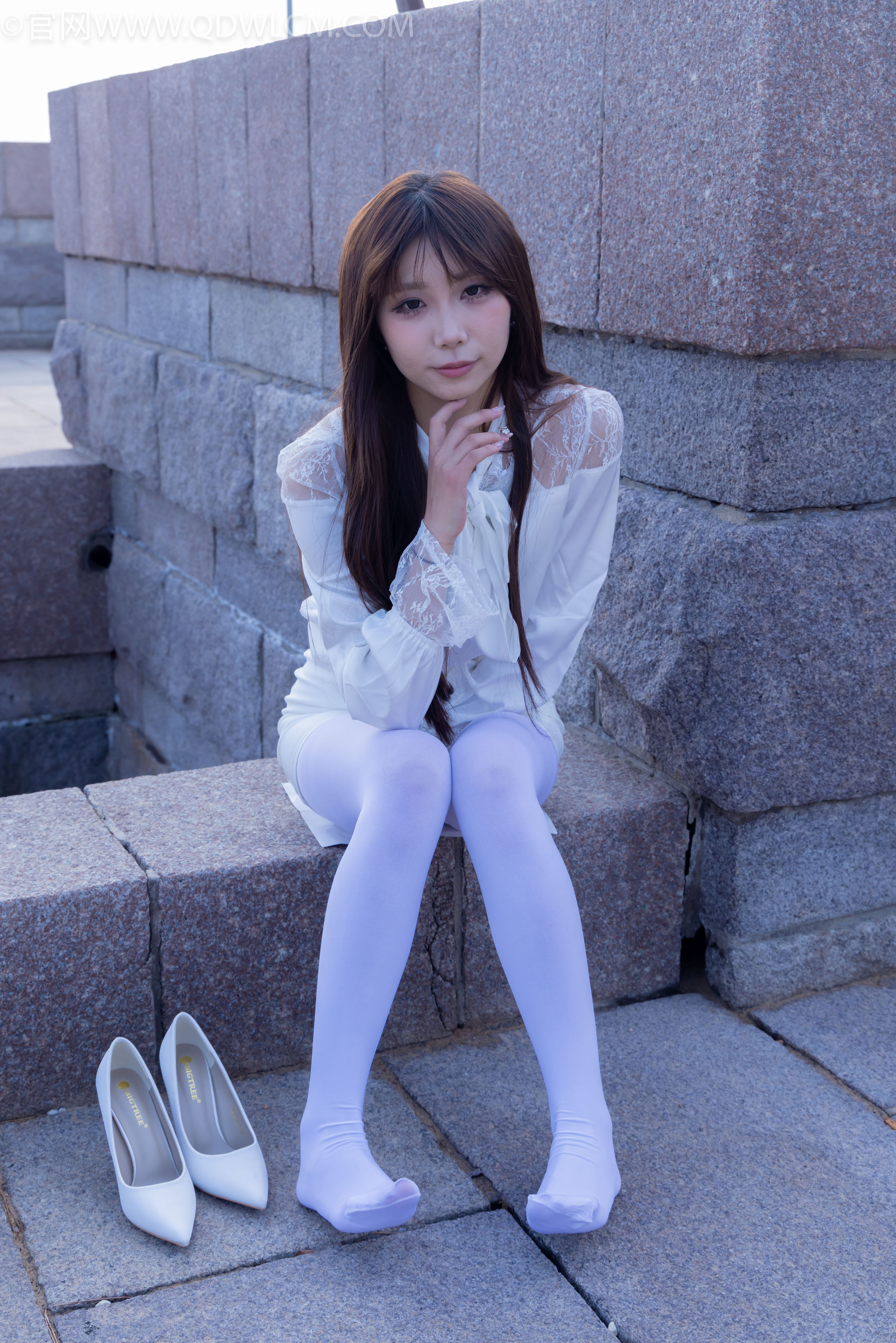 物恋传媒 No.2271 泡泡 -高跟鞋、厚白丝、户外/(261P)