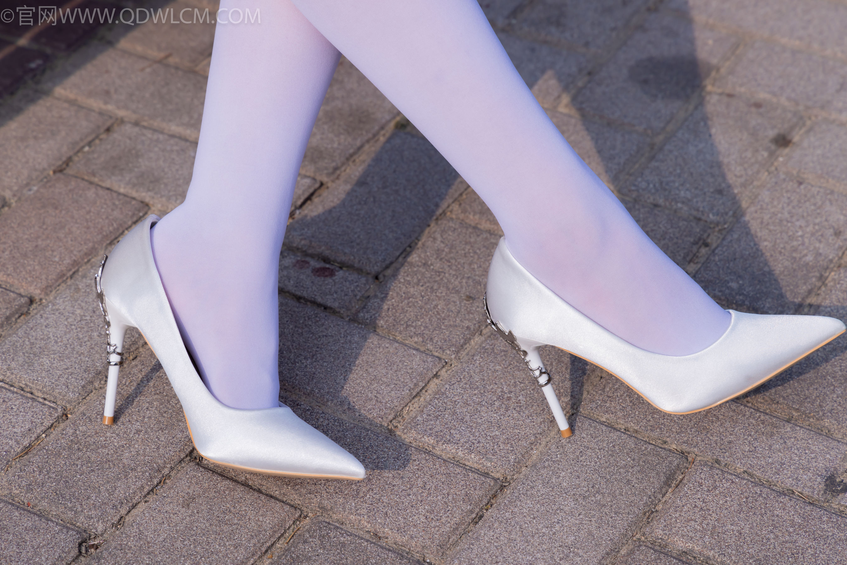 物恋传媒 No.2271 泡泡 -高跟鞋、厚白丝、户外/(261P)